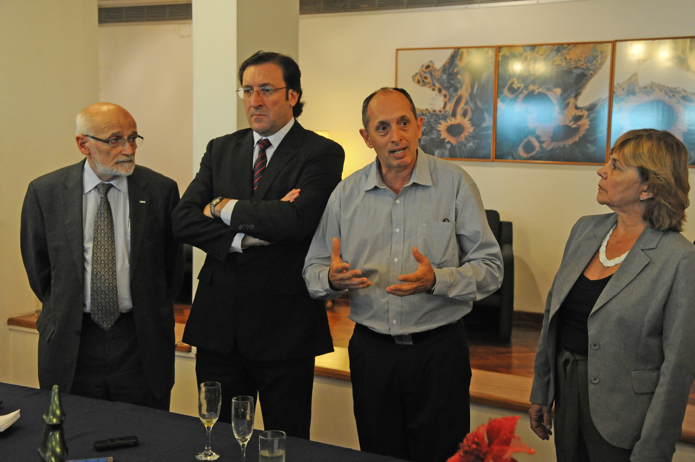 Presidente de UTE, Gonzalo Casaravilla, junto a autoridades del ente, realizaron un balance de la gestión 2016