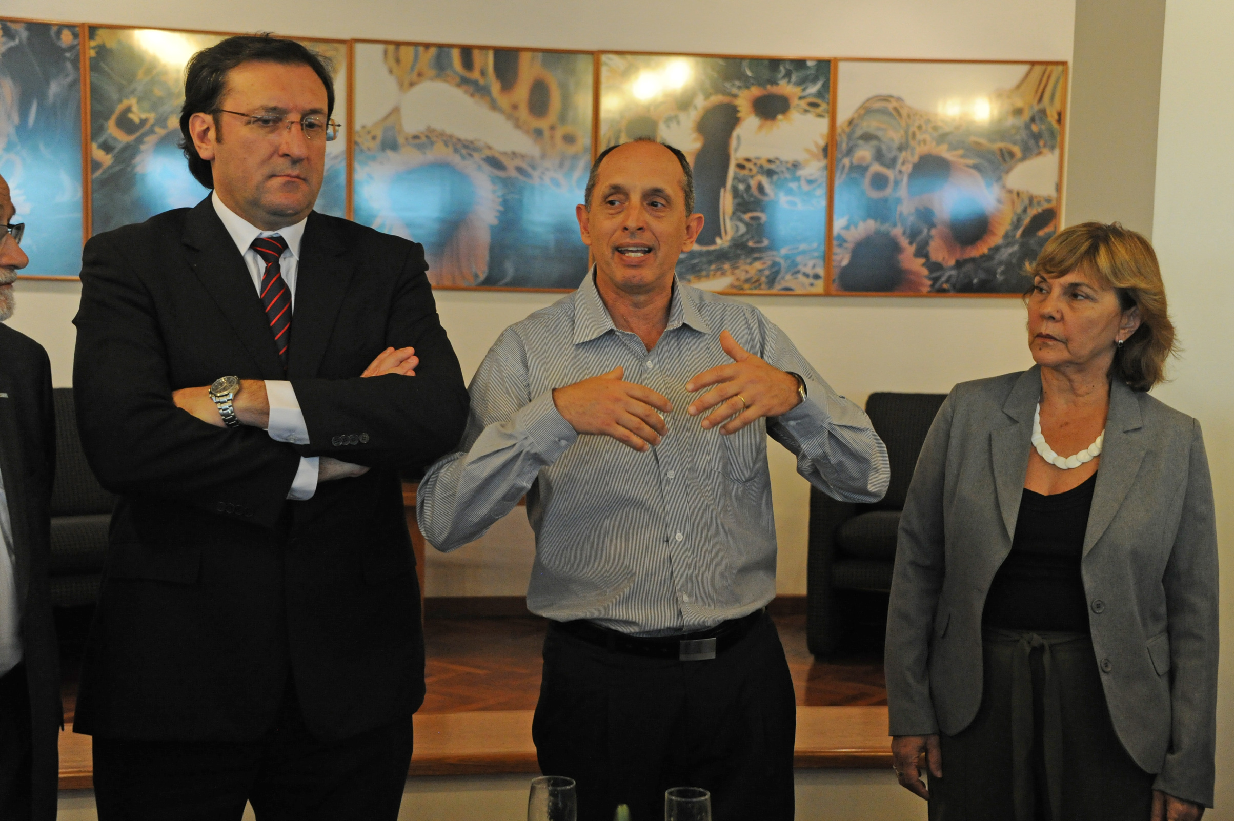 Presidente de UTE, Gonzalo Casaravilla, junto a autoridades del ente, realizaron un balance de la gestión 2016
