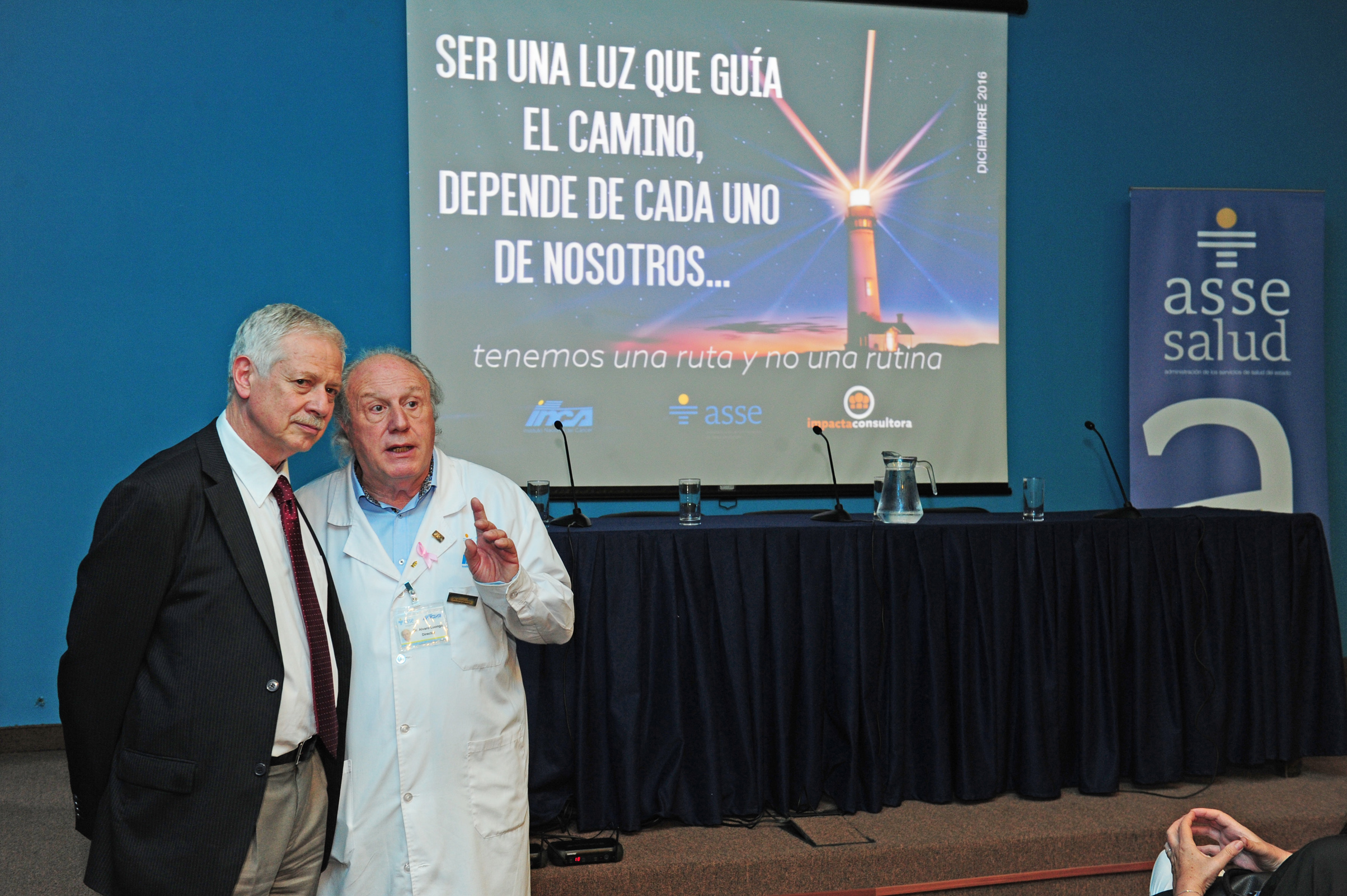 Alvaro Luongo, Director del INCA, haciendo uso de la palabra, junto al ministro de Salud Pública, Jorge Basso