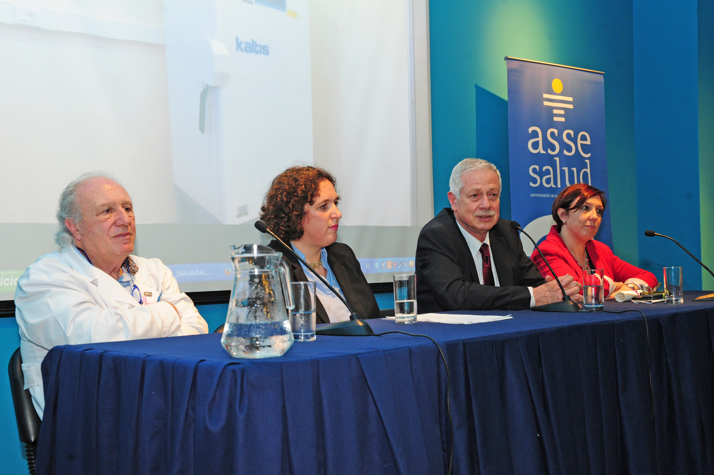 Ministro de Salud Pública, Jorge Basso, dirigiéndose a los presentes