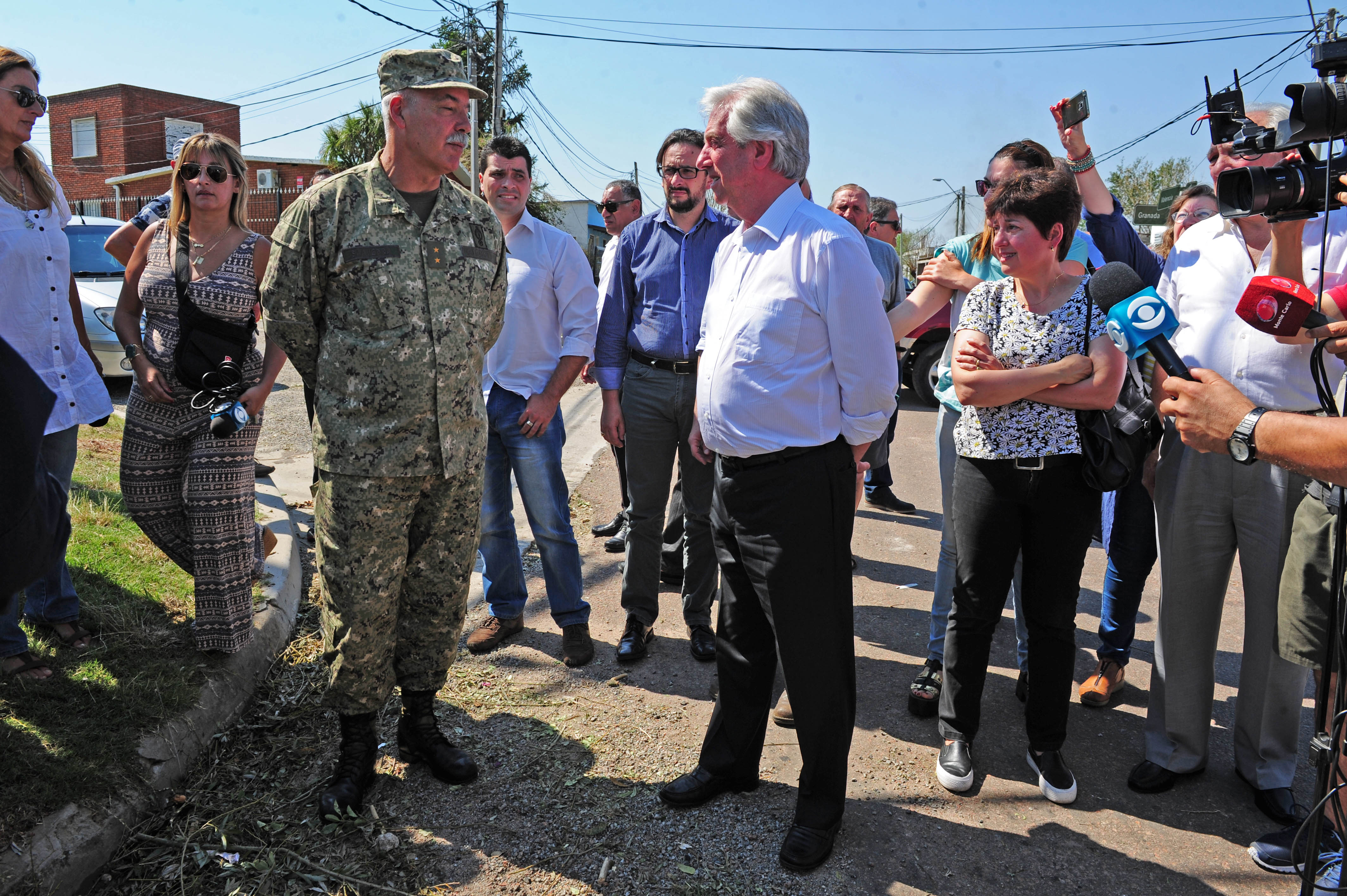 Vázquez conversa con representante del Ejército Nacional