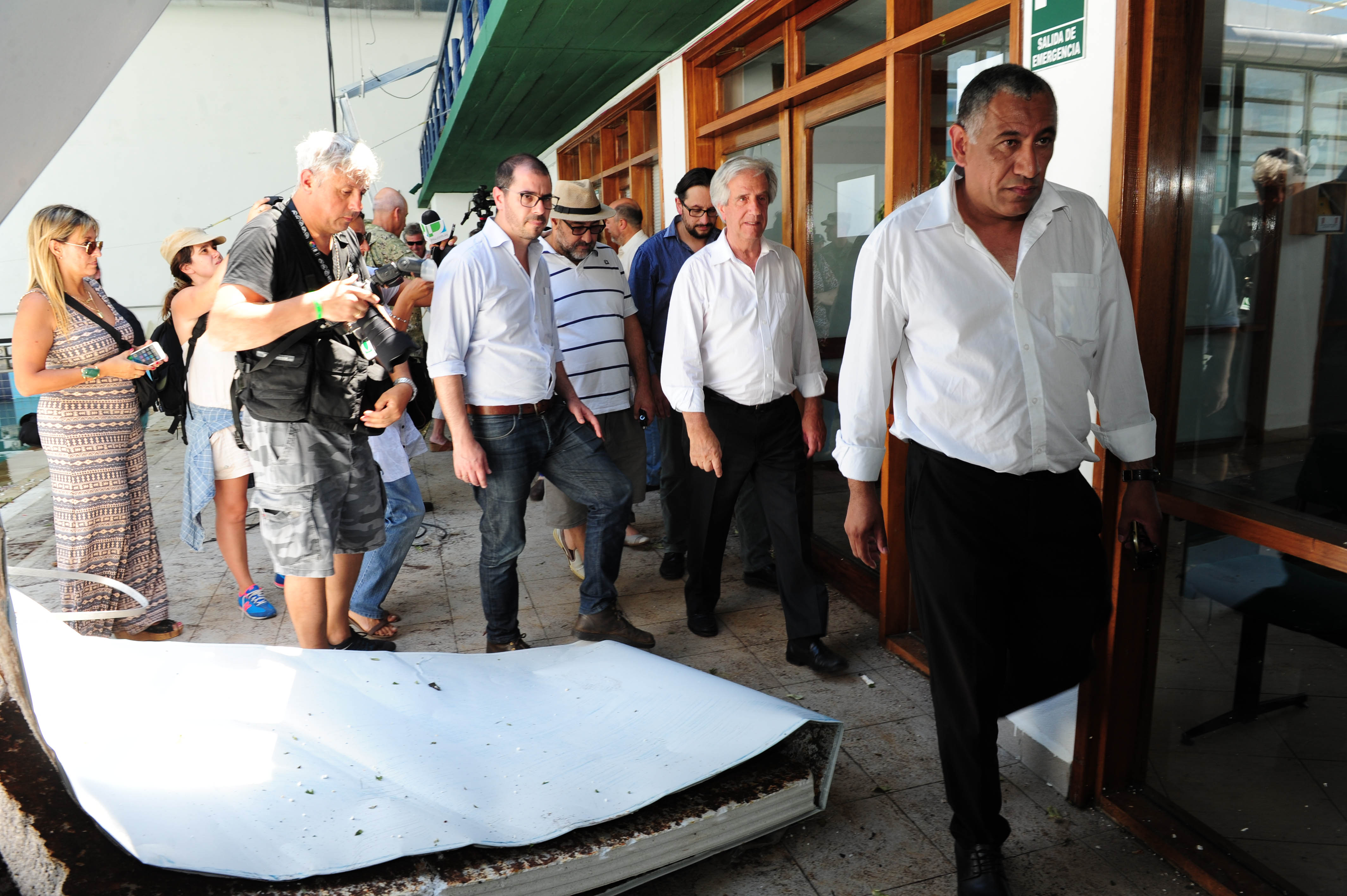 Presidente Tabaré Vázquez y subsecretario Juan Andrés Roballo en la Piscina de San Carlos