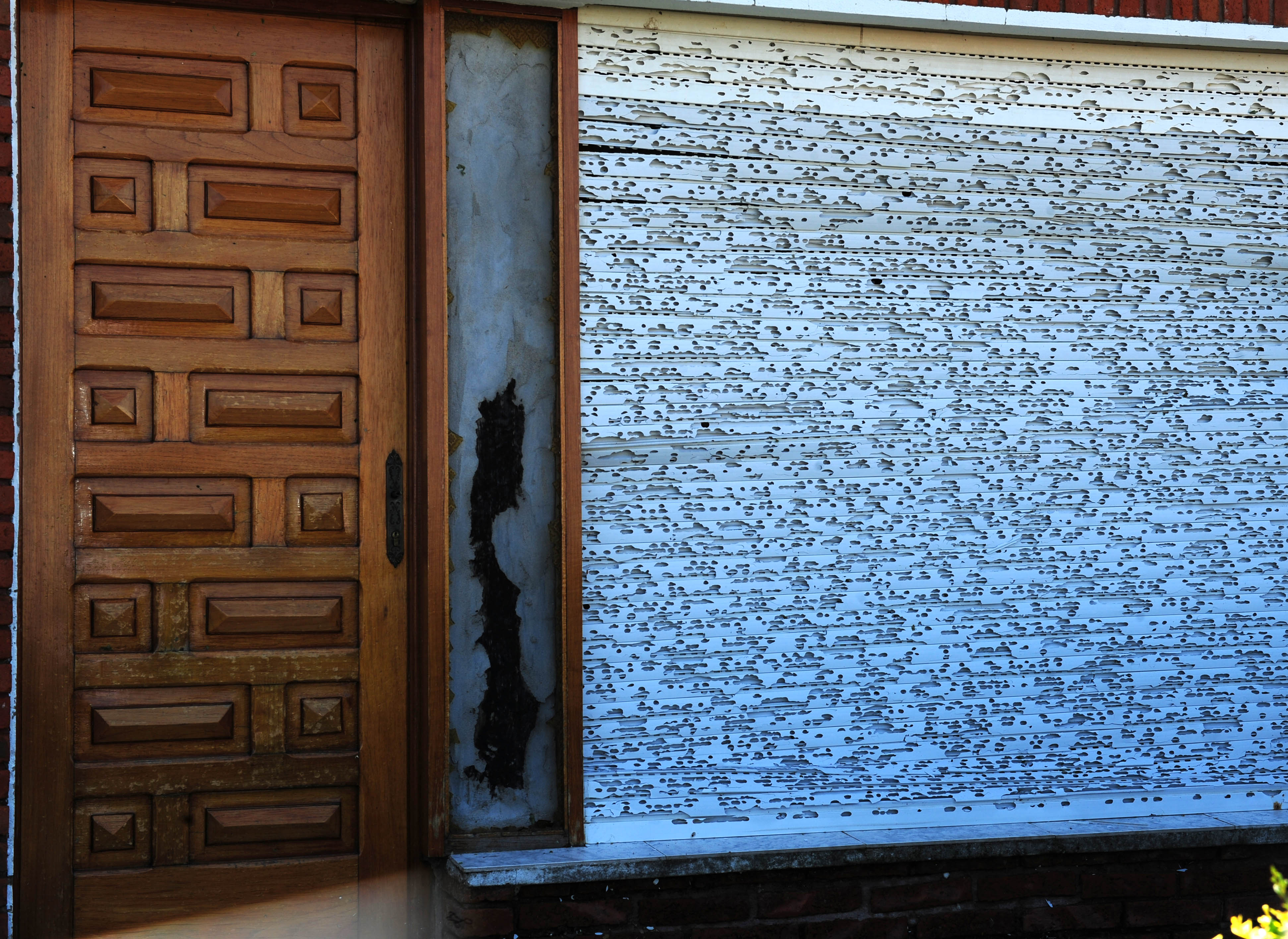 Fachada de una casa afectada por la tormenta
