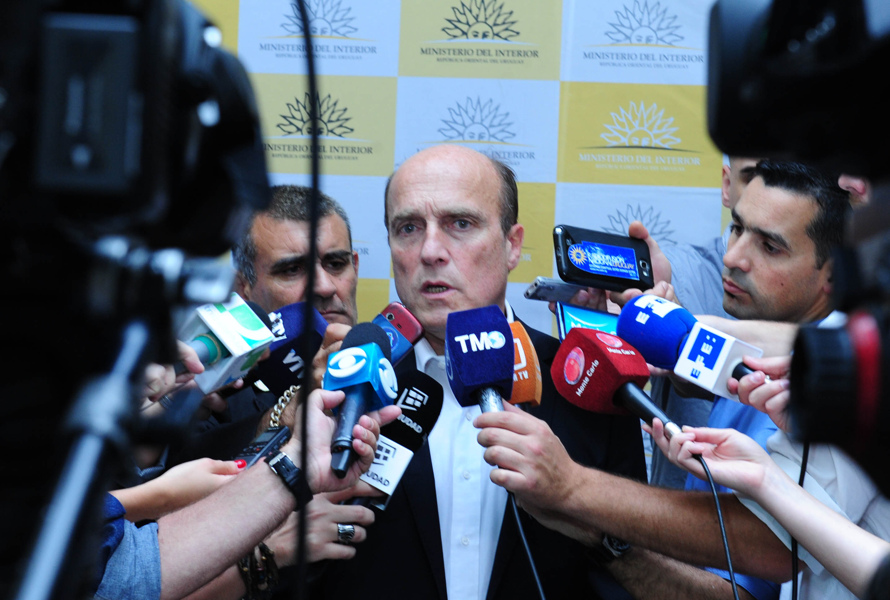 El intendente capitalino, Daniel Martínez dialoga con la prensa