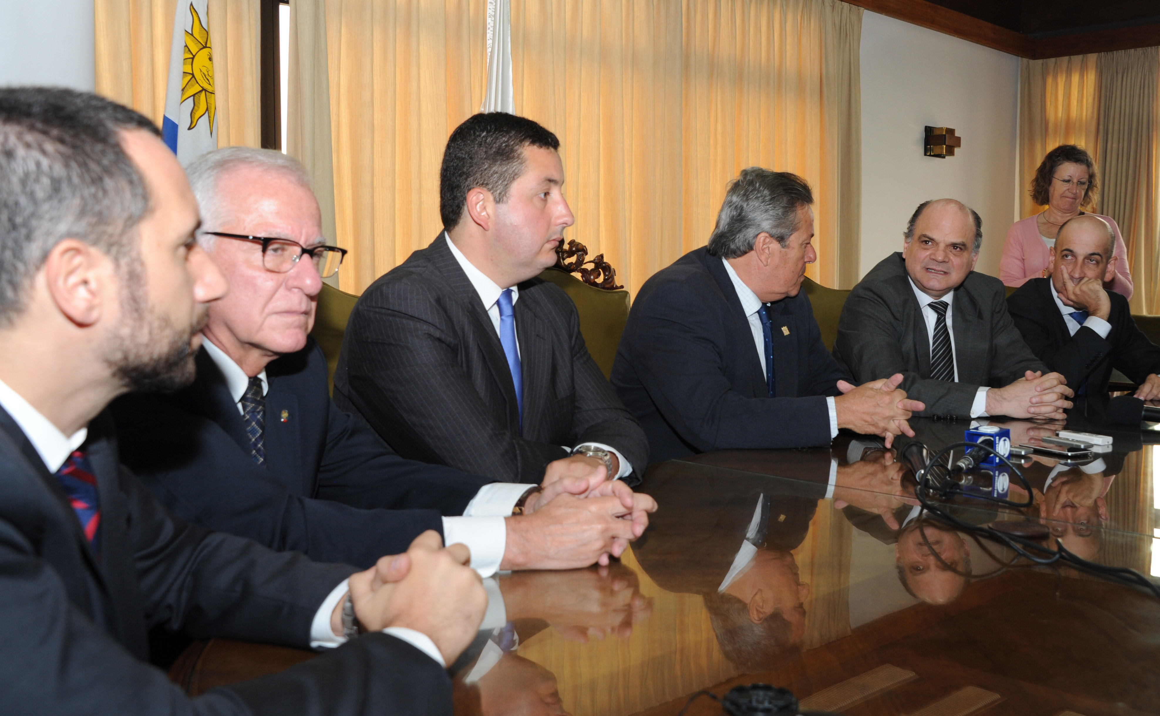 Firma de convenio entre Intendencia de Maldonado y ANTEL