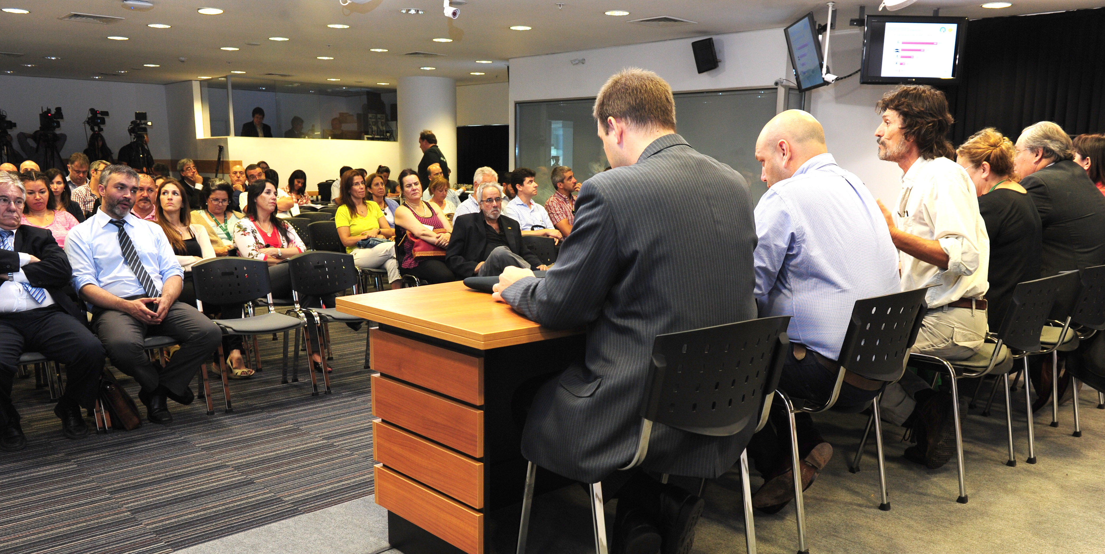 Presentación del informe de Siniestralidad Vial del año 2016 en la sala de prensa de la Torre Ejecutiva