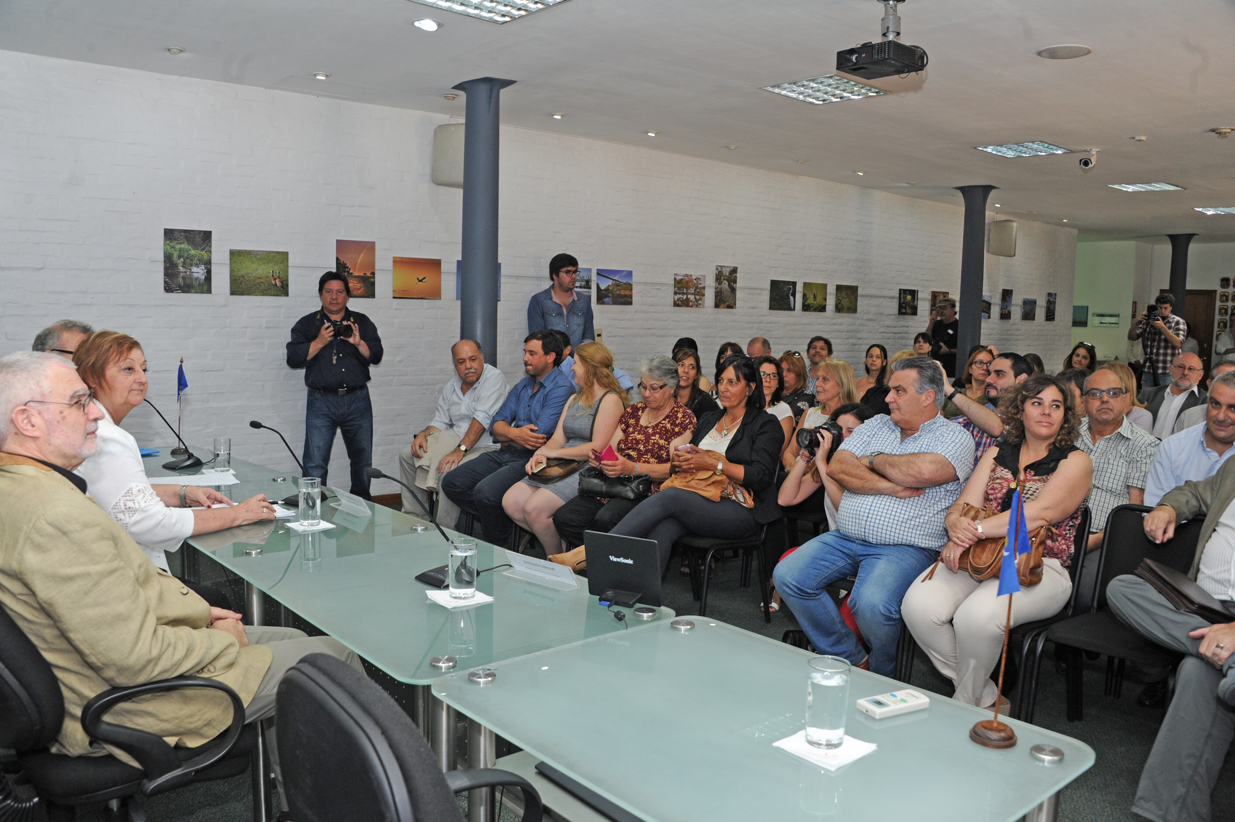 Autoridades del Ministerio de Turismo, durante la conferencia