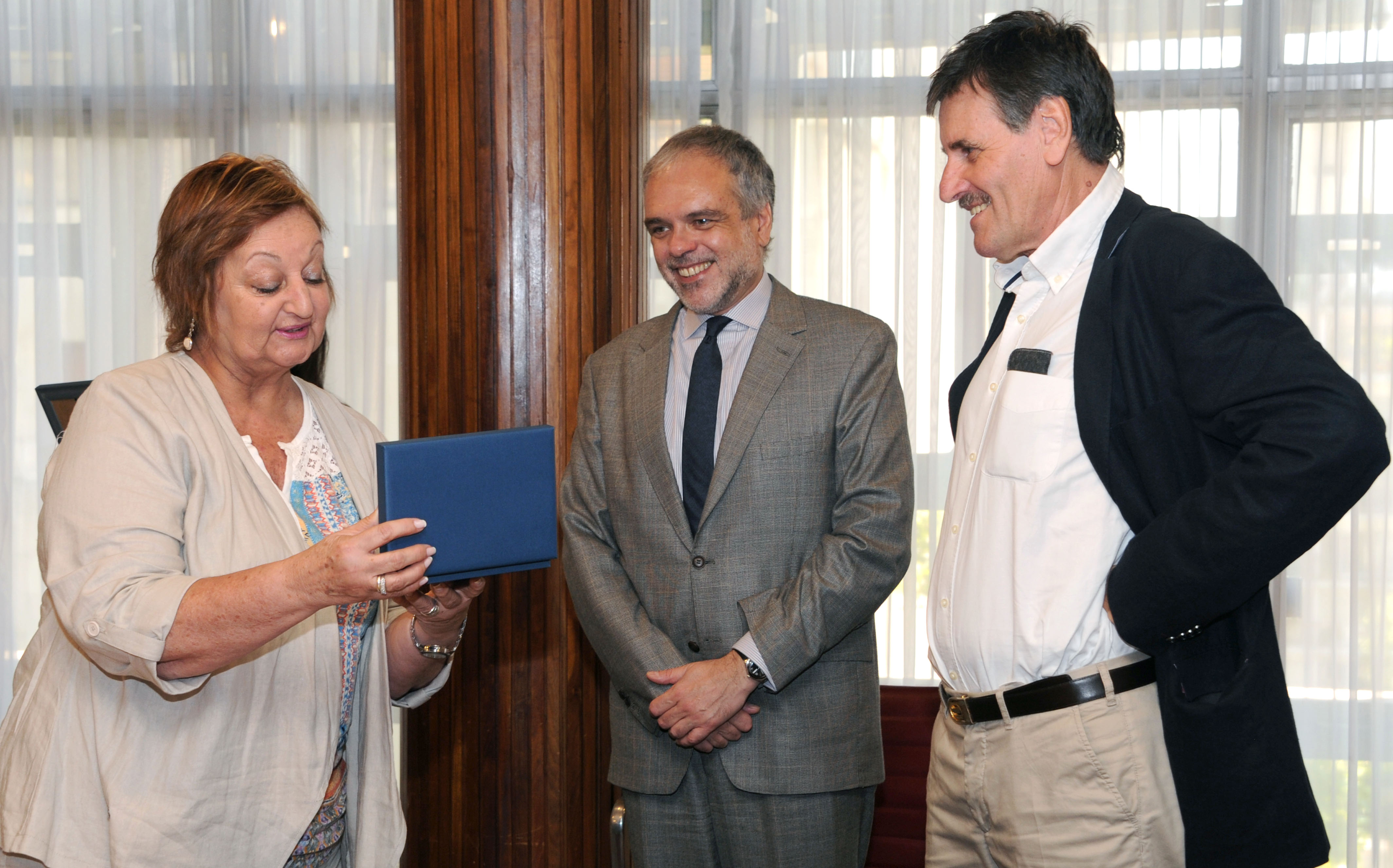 Ministra de Turismo, Liliam Kechichian, y el subsecretario de Relaciones Exteriores, junto a Carlos Caballero