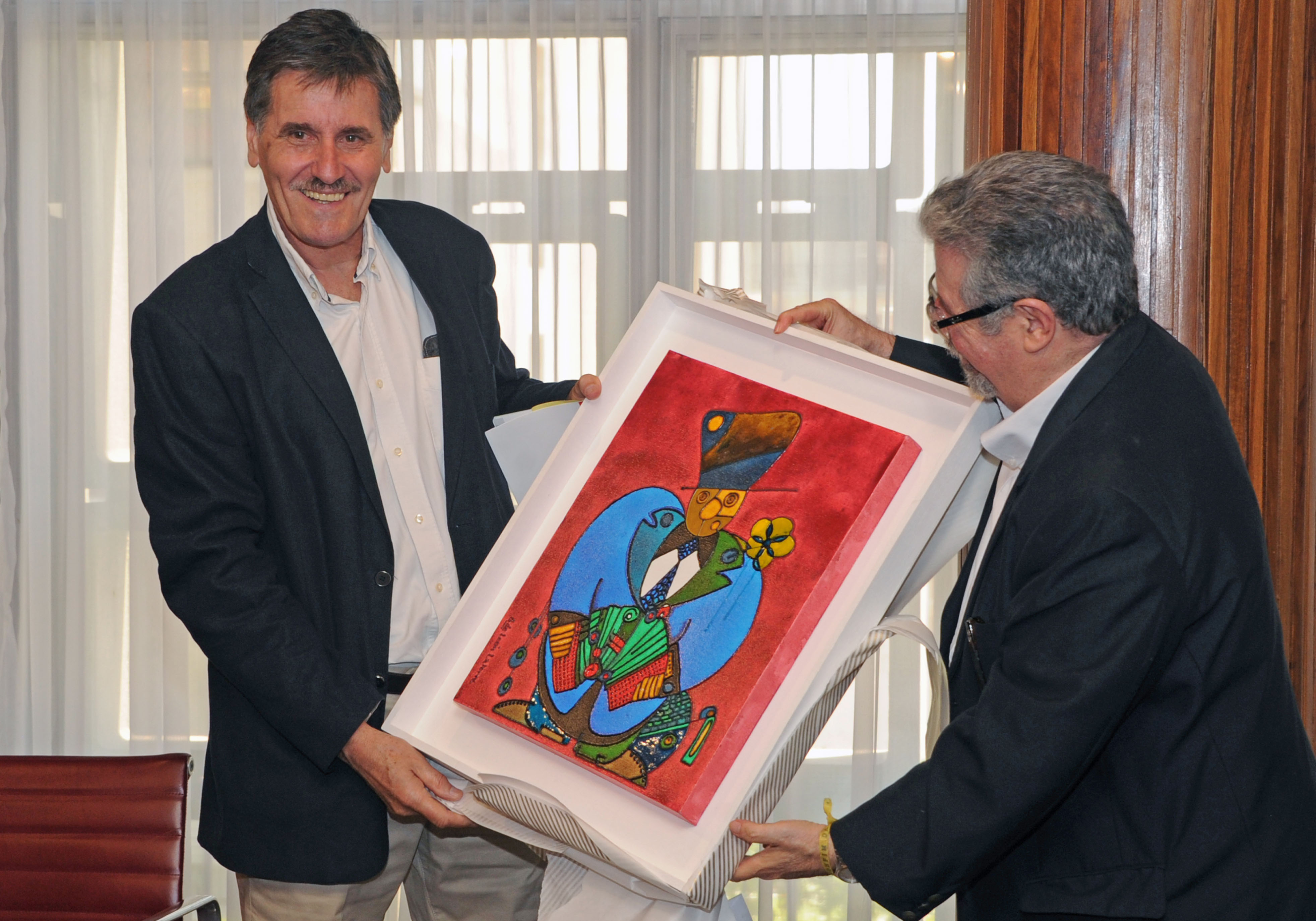 Carlos Caballero, recibiendo su reconocimiento
