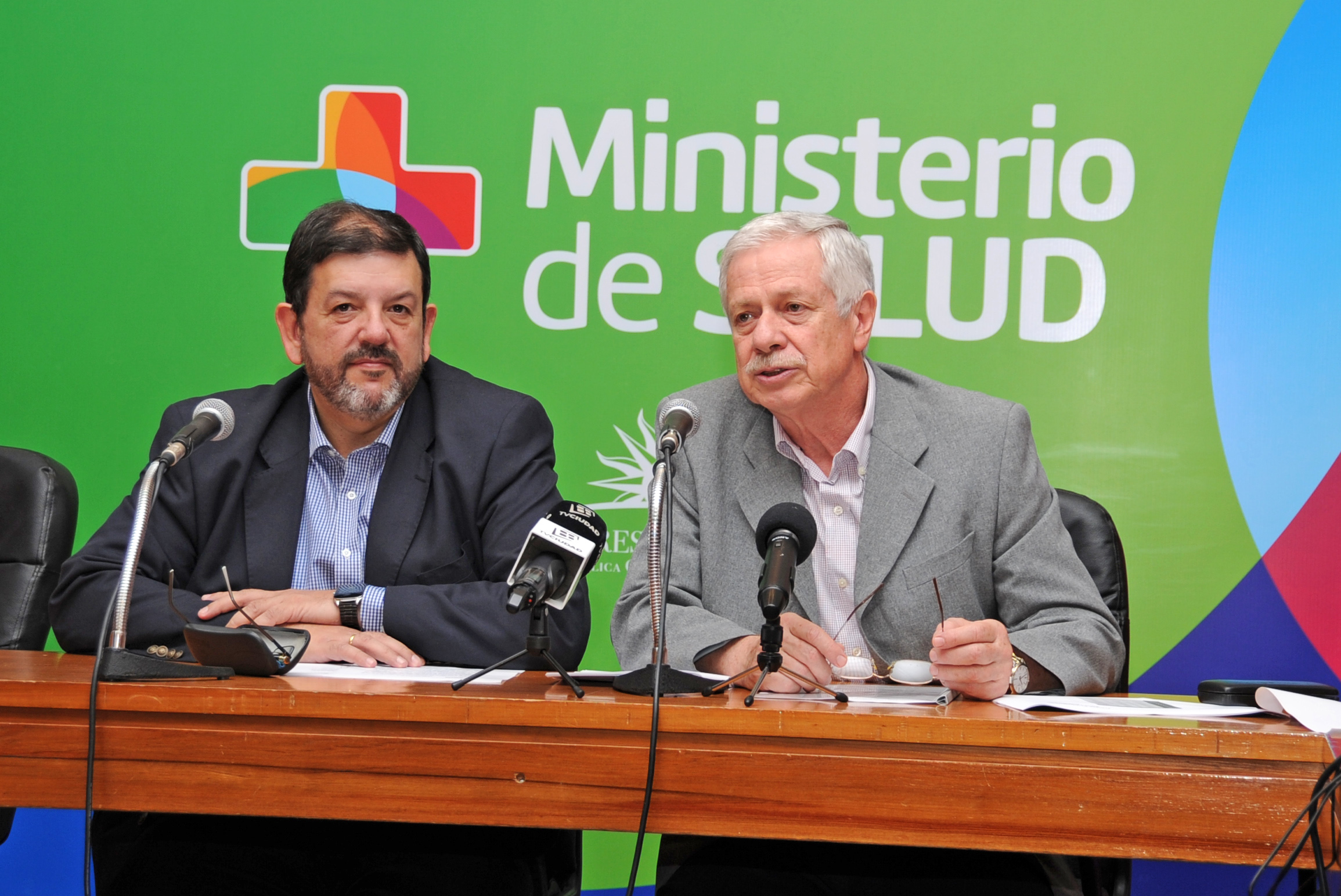 Ministro de Salud Pública, Jorge Basso, junto a presidente de la Junasa, Arturo Echevarría