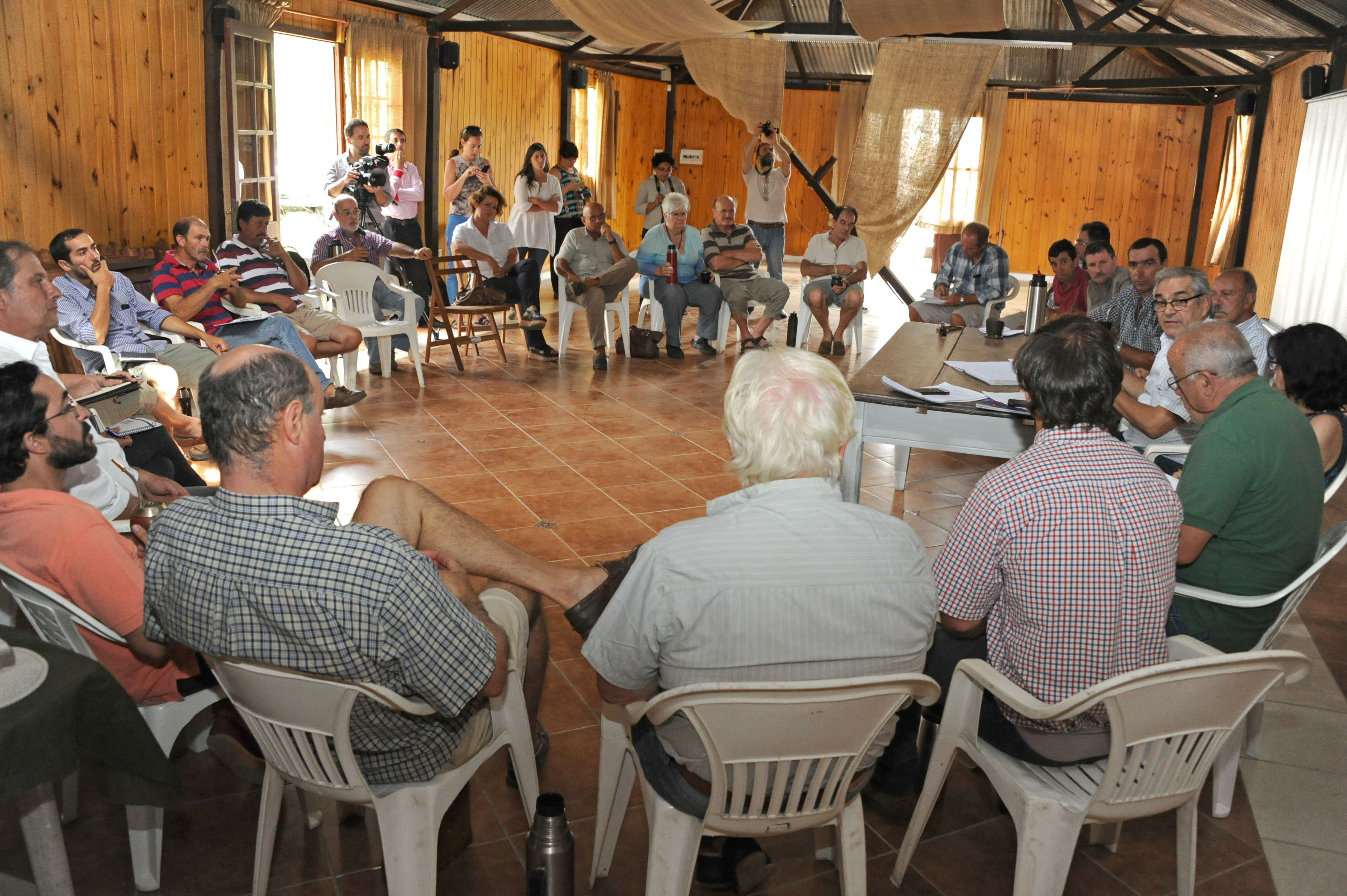 Ministro interino de Ganadería, Enzo Benech reunido con productores agropecuarios en San Carlos, Maldonado