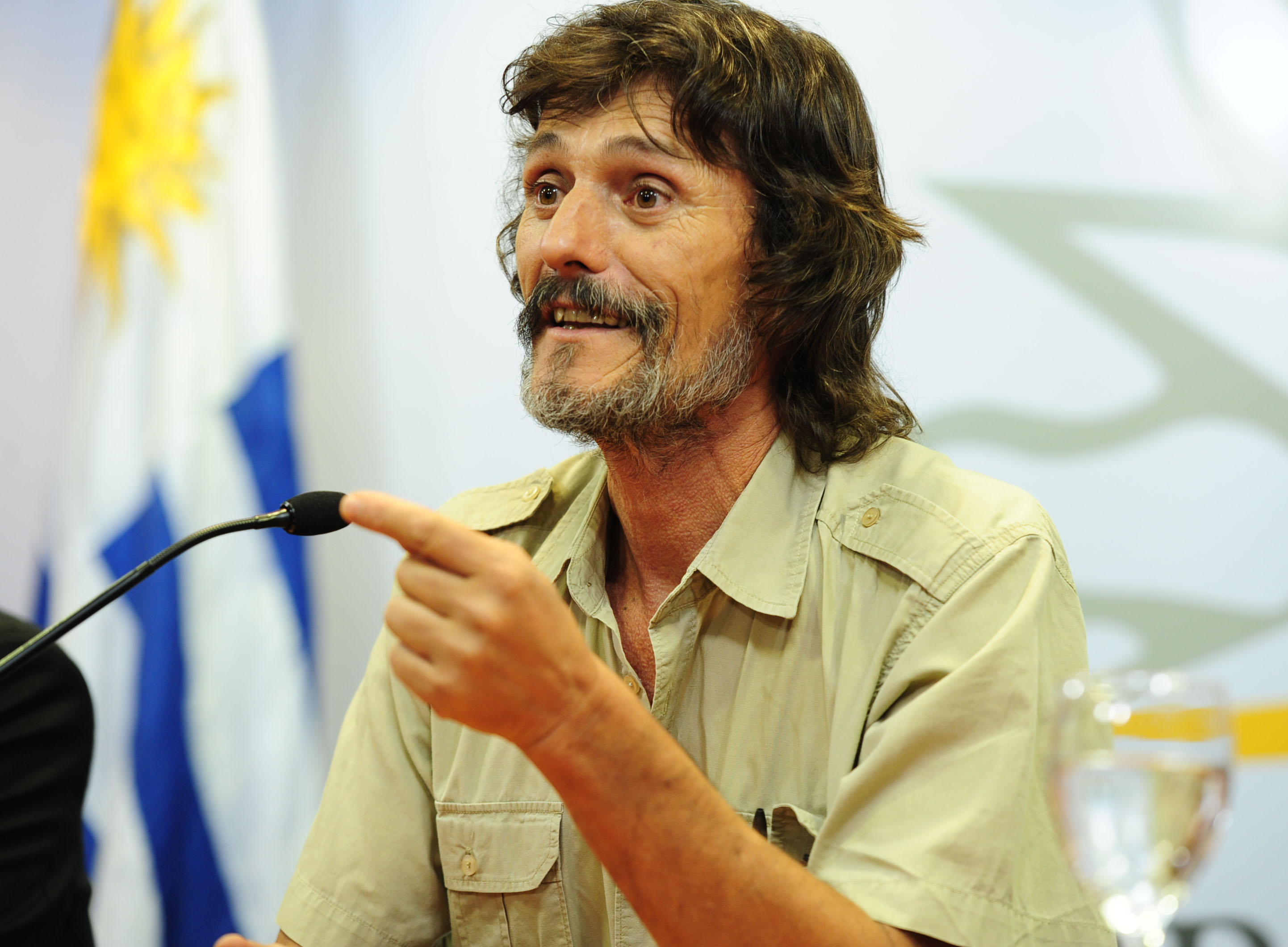 Presidente de UNASEV, Gerardo Barrios, encabeza la presentación de la encuesta