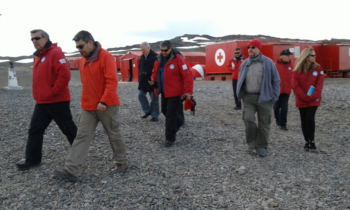 Recorrida por las instalaciones de la Base Artigas