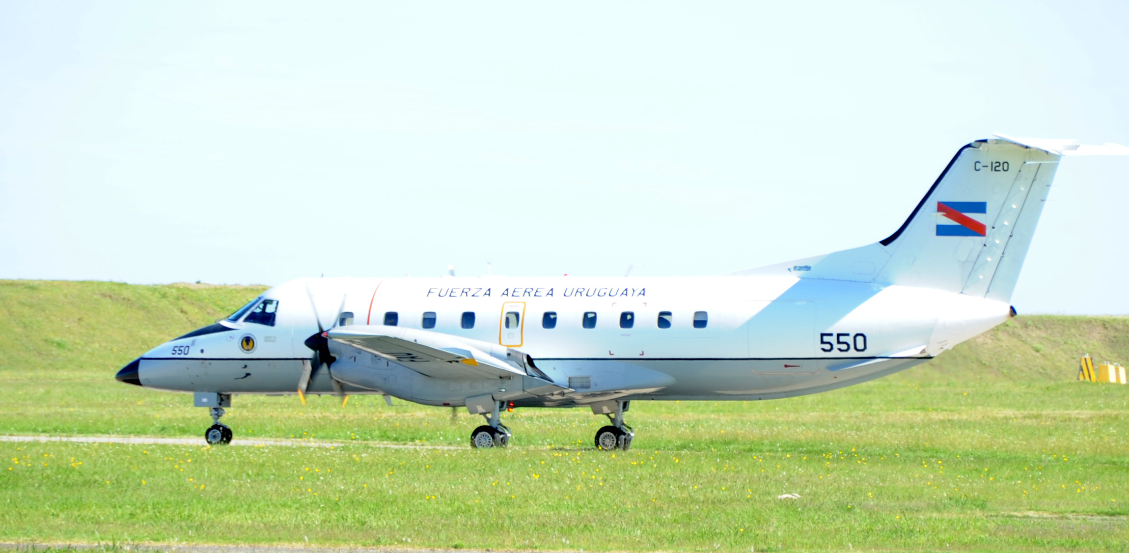 Avión que transporta a los estudiantes a la Antártida