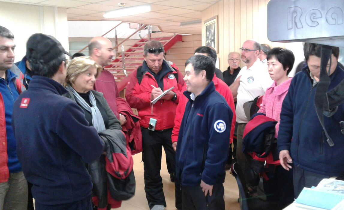 Delegación uruguaya en la Antártida visitó la base china Great Wall