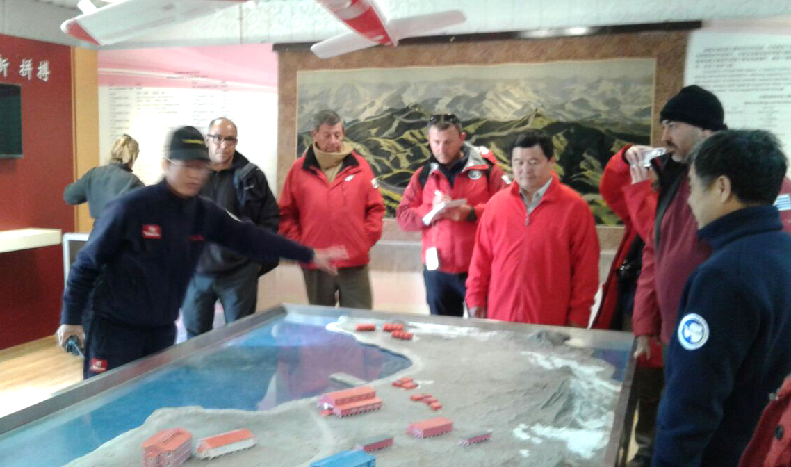 Delegación uruguaya en la Antártida visitó la base china Great Wall