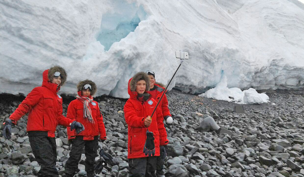 Jóvenes estudiantes que viajaron a la Base Científica Antártica Artigas