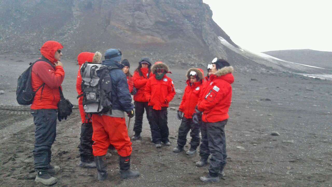 Recorrida por el entorno a la Base Científica Antártica Artigas