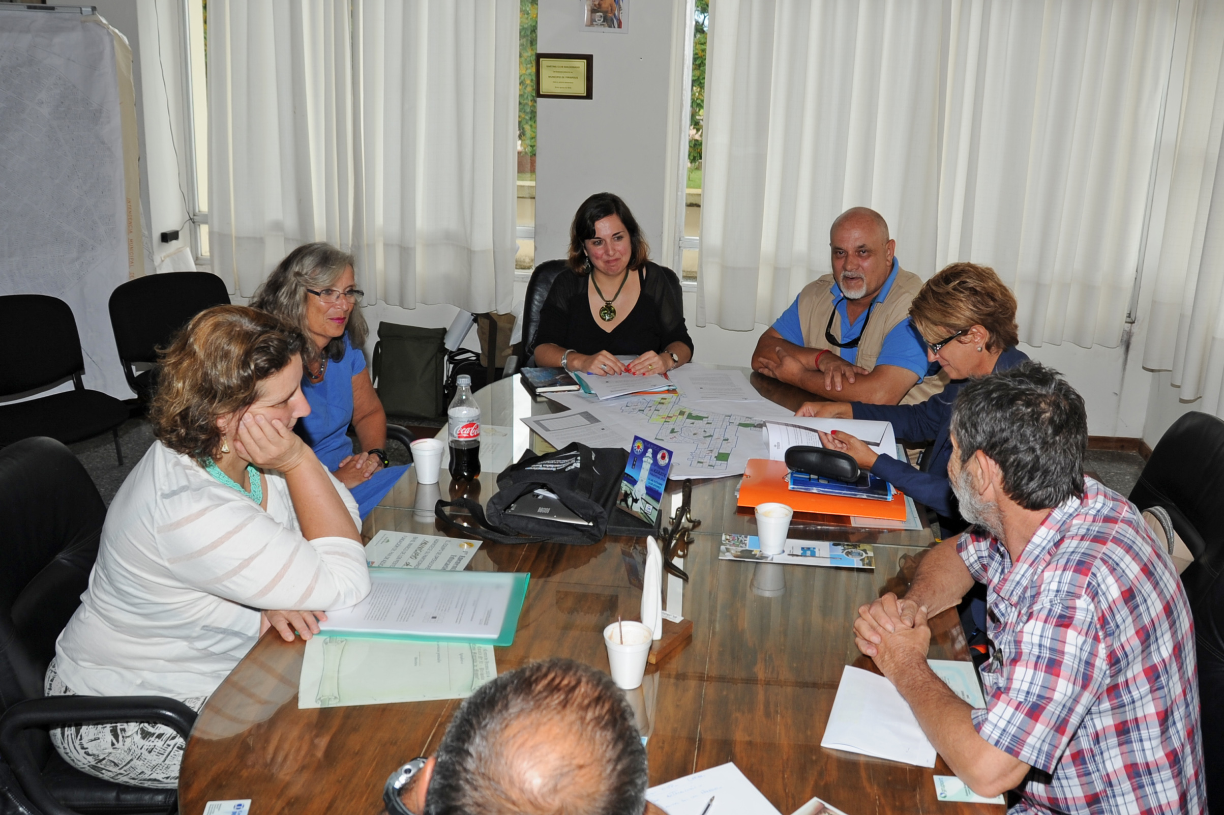 Reunión de autoridades del MSP junto a alcalde y autoridades en Piriápolis
