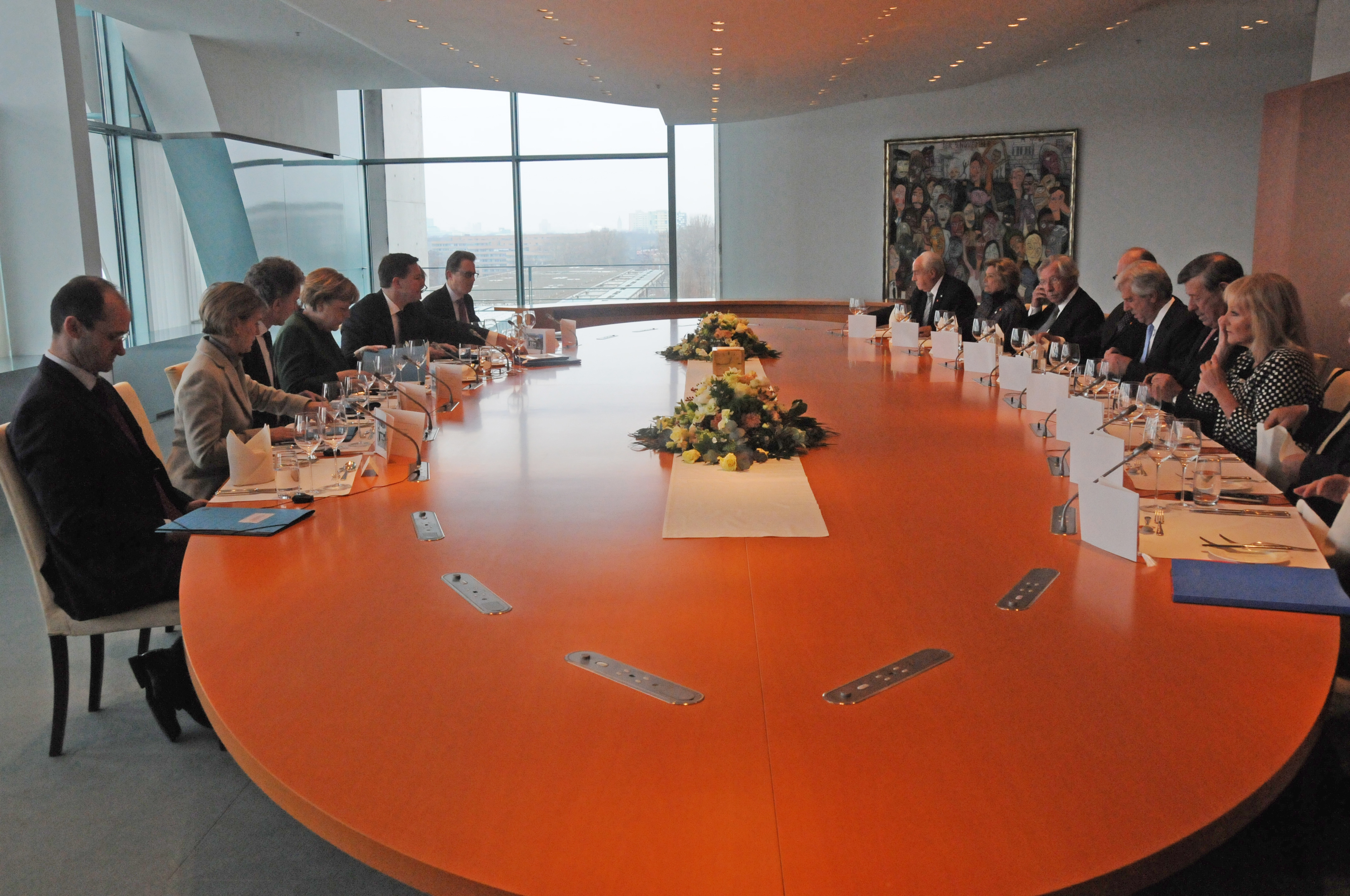 Canciller de Alemania, Angela Merkel, junto a integrantes de su gabinete, se reunió con el Presidente Vázquez e integrantes de la comitiva oficial