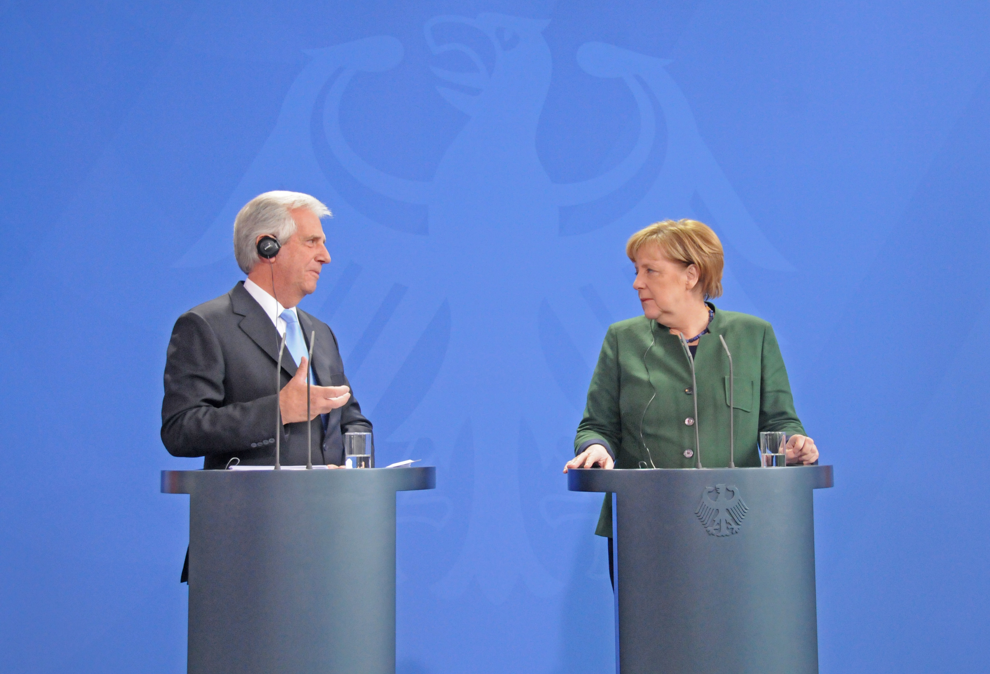 Presidente Tabaré Vázquez junto a Canciller de Alemania, Angela Merkel, durante la conferencia de prensa brindada una vez finalizada la reunión