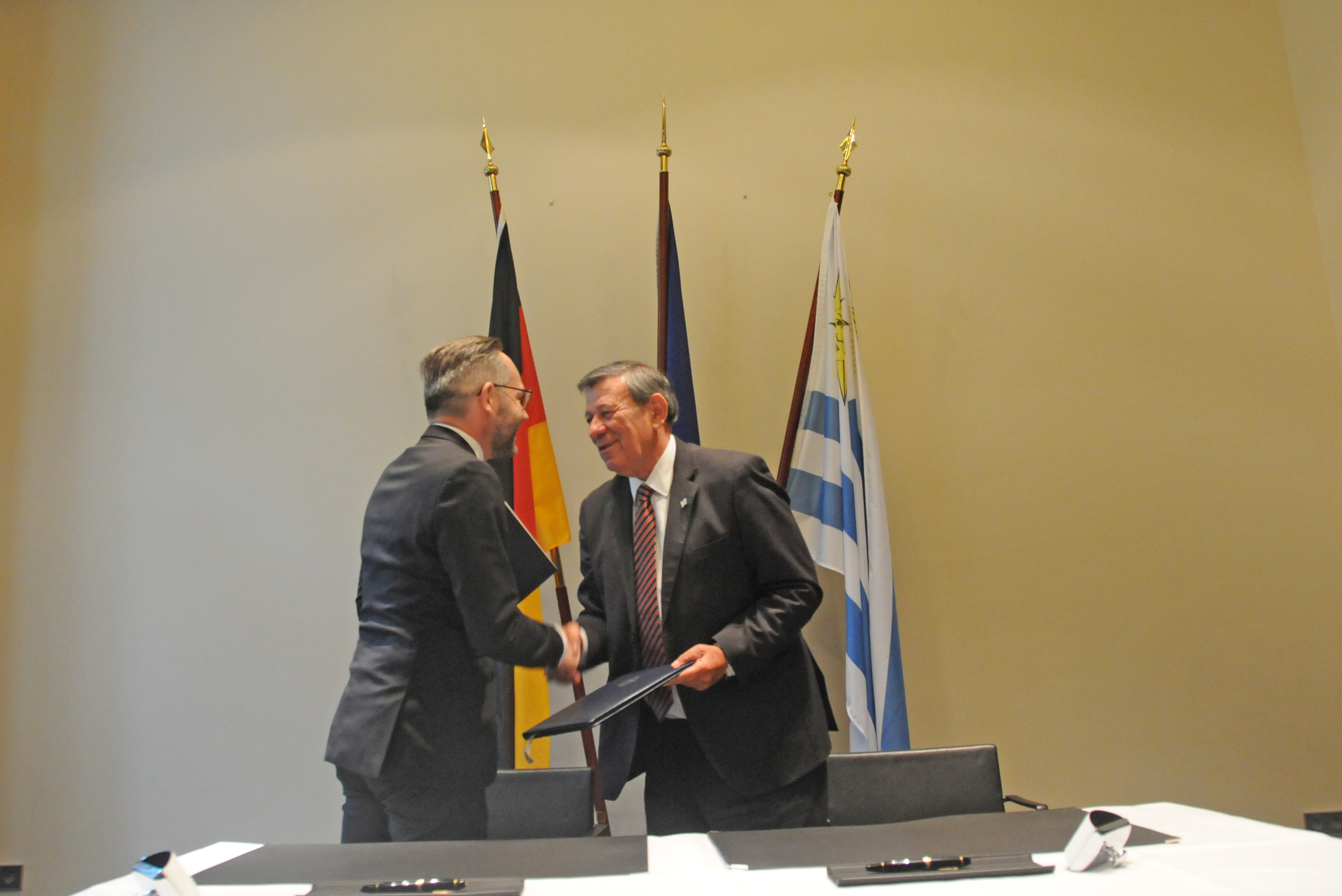 El Canciller Rodolfo Nin Novoa, suscribió acuerdo para promover intercambio estudiantil entre Uruguay y Alemania