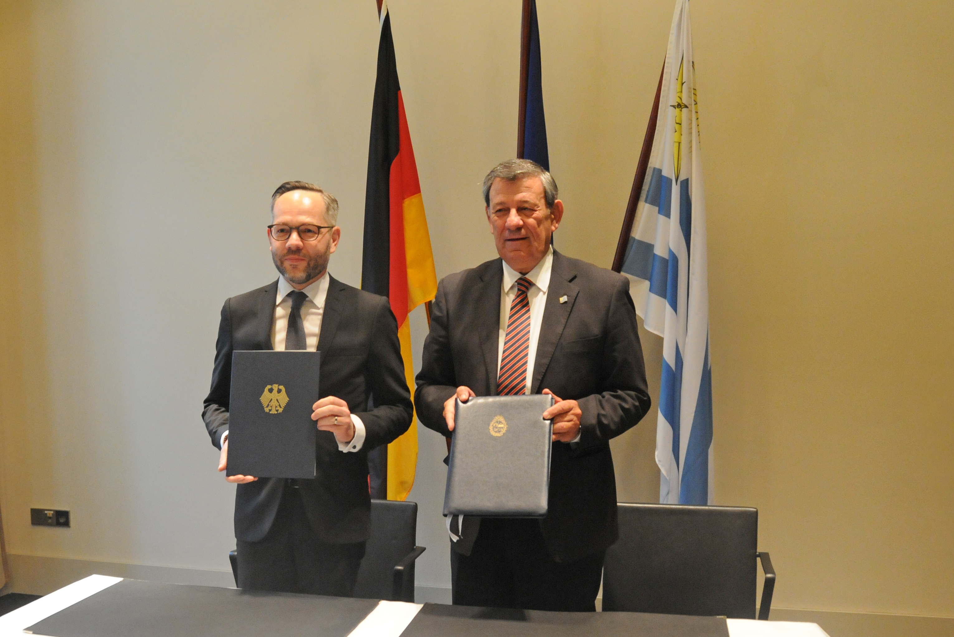 El Canciller Rodolfo Nin Novoa, suscribió acuerdo para promover intercambio estudiantil entre Uruguay y Alemania