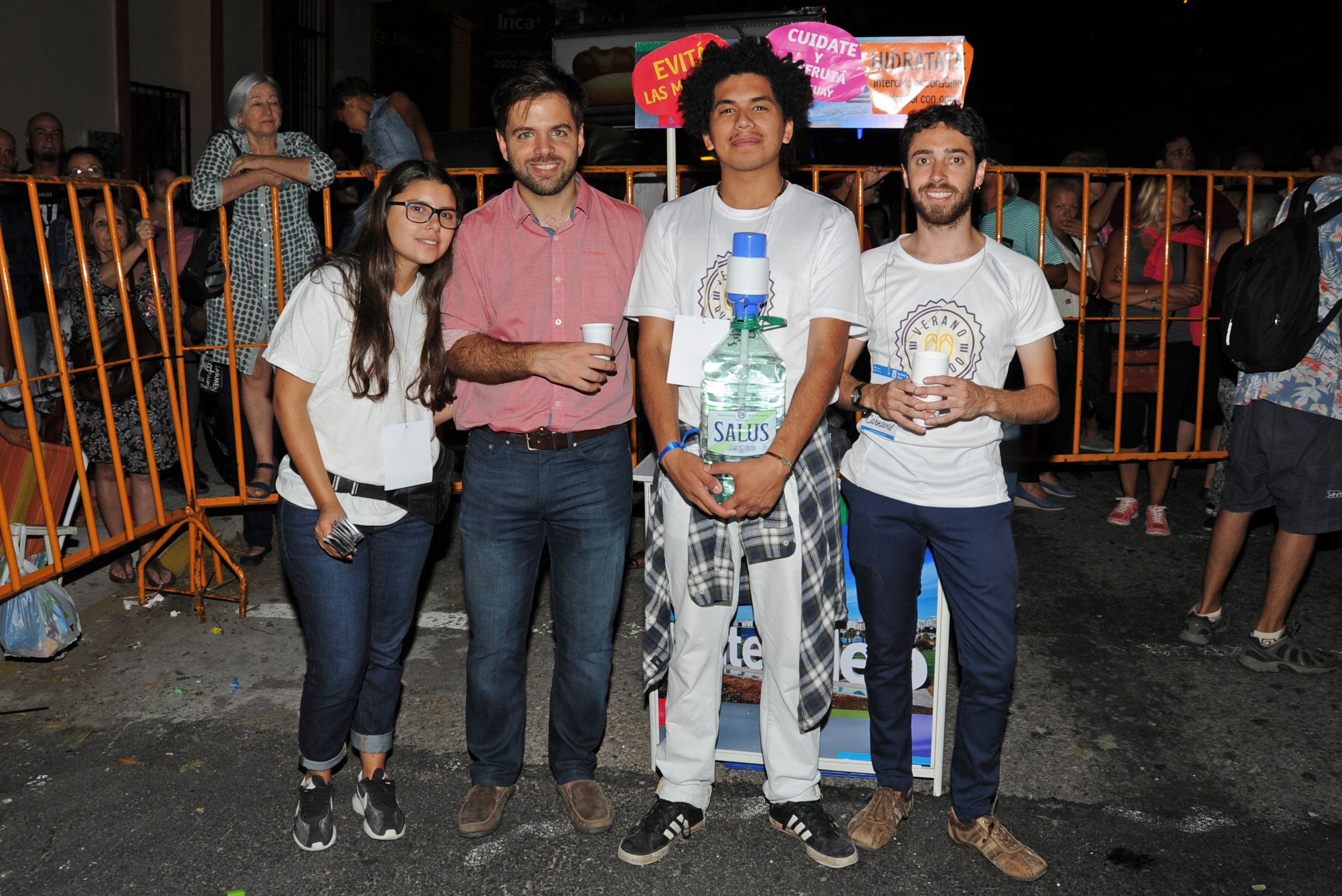 Secretario general de la Junta Nacional de Drogas, Diego Olivera, junto al puesto de hidratación