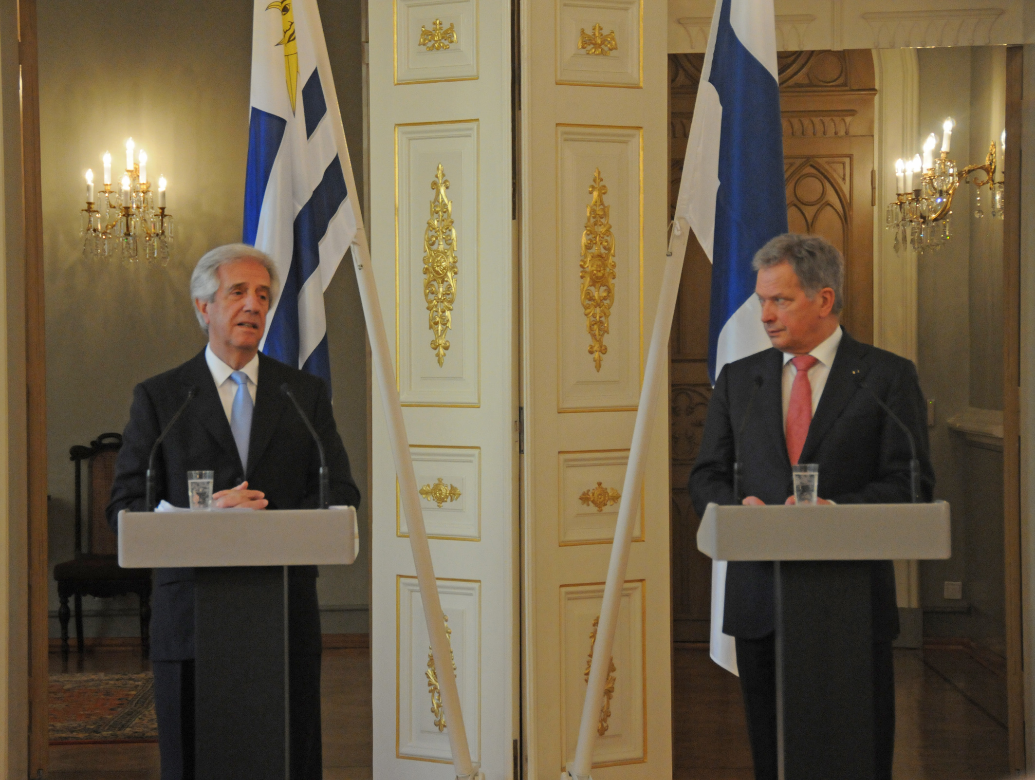 Presidente Tabaré Vázquez, junto al presidente de Finlandia, Sauli Niinistö, durante la conferencia de prensa