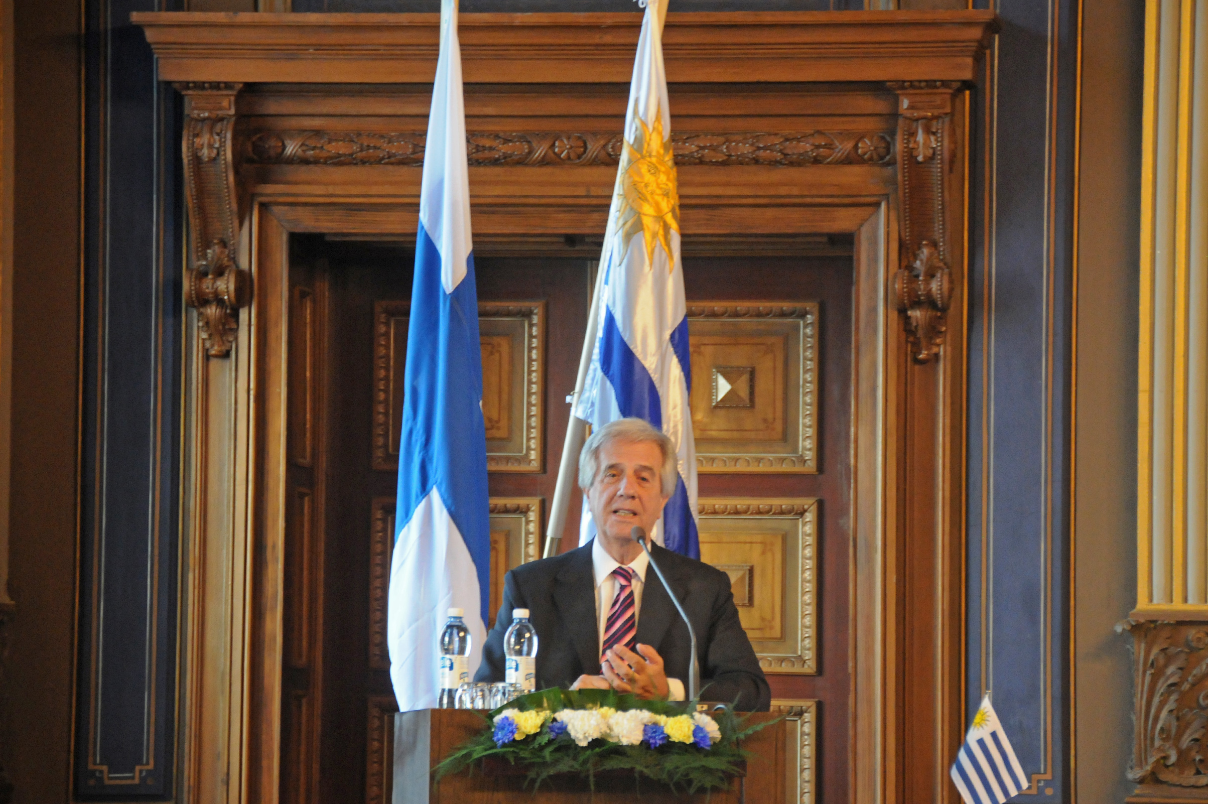 Presidente Vázquez expuso ante grupo de empresarios