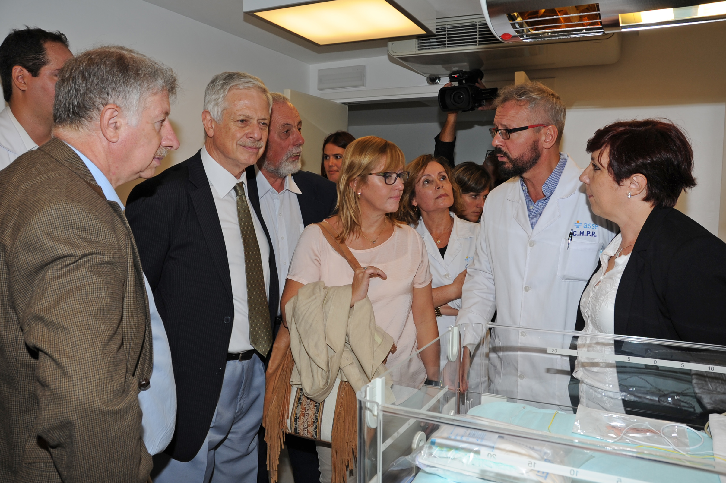 Autoridades durante la recorrida en las nuevas Salas de Nacer