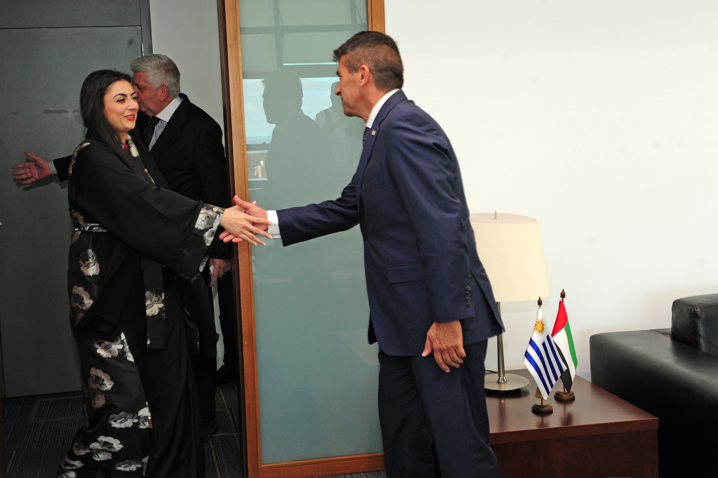 Presidente en ejercicio, Raúl Sendic, recibe a representantes de empresas árabes