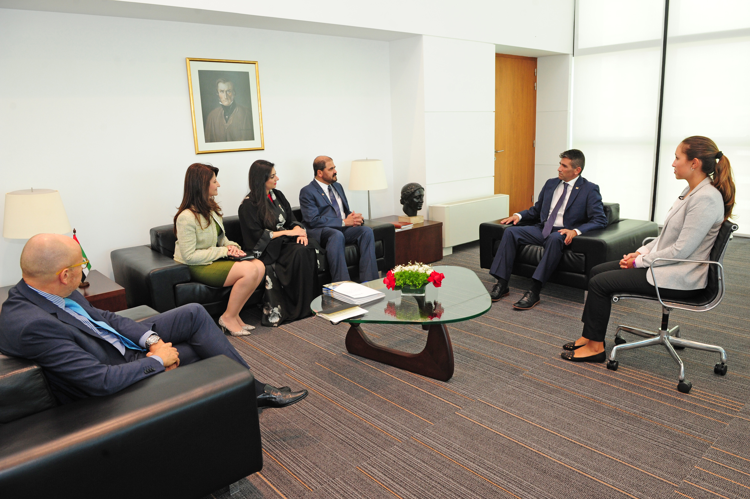 Presidente en ejercicio, Raúl Sendic, en diálogo con representantes de empresas árabes