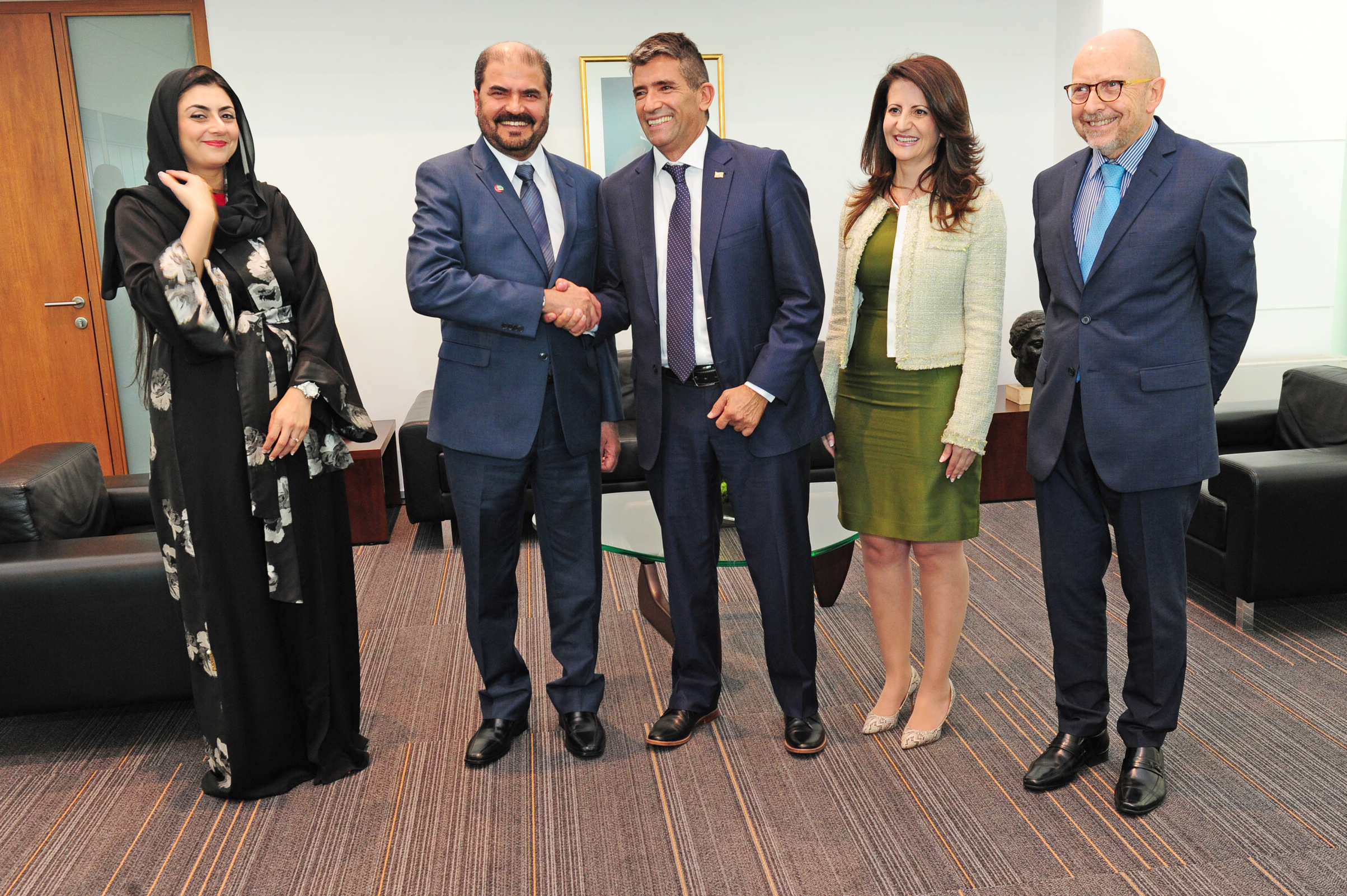 Presidente en ejercicio, Raúl Sendic, recibió a representantes de empresas árabes