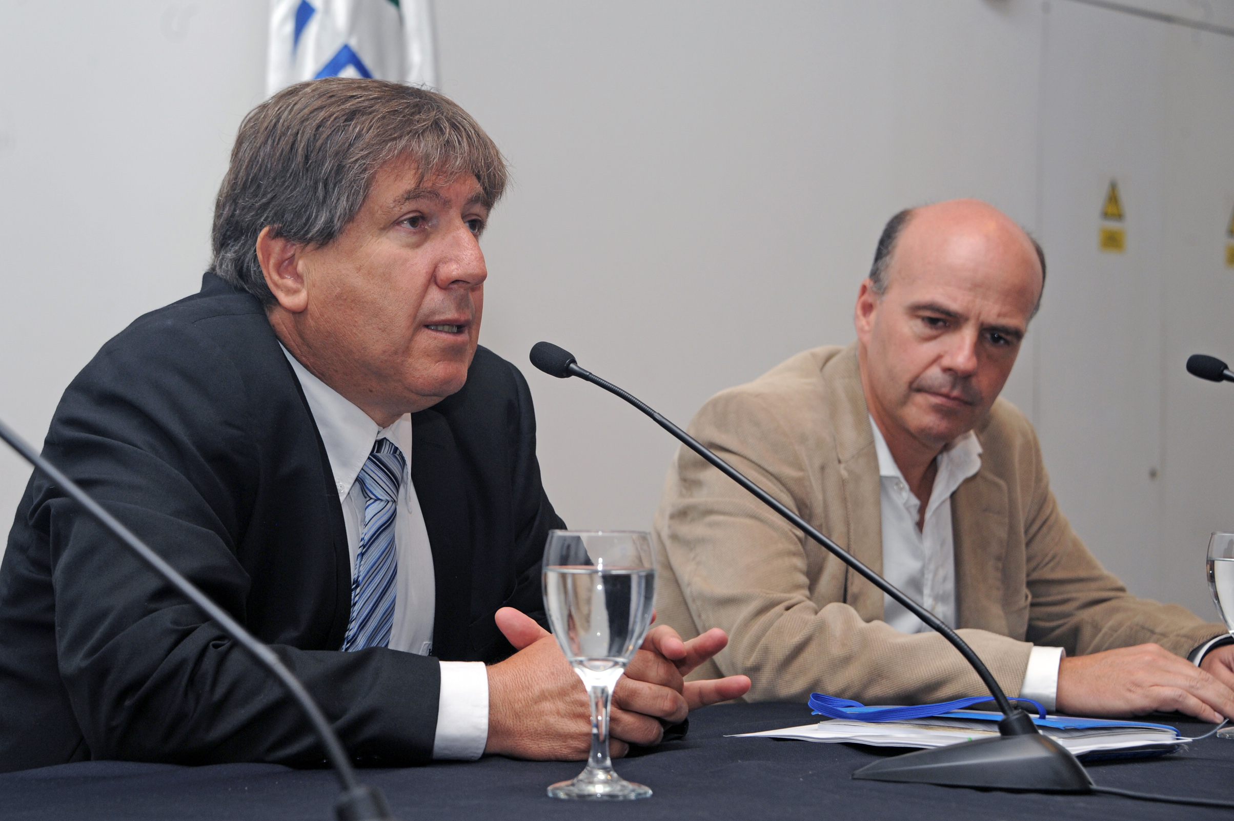 César Falcón, presidente del Directorio de URSEA, haciendo uso de la palabra
