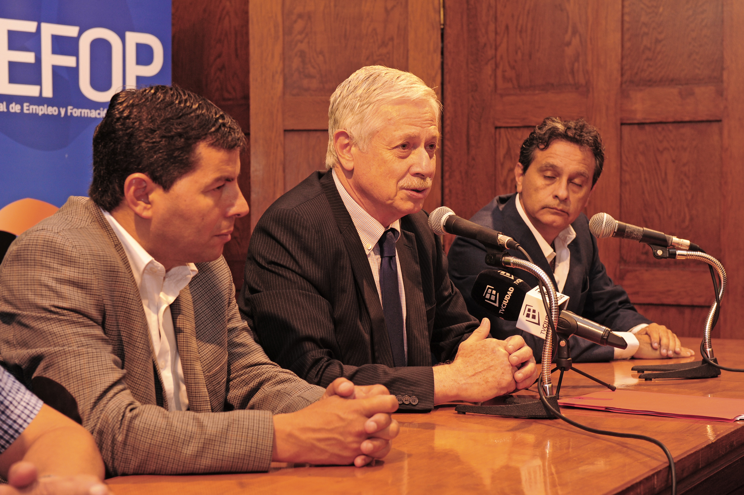 Ministro de Salud Pública, Jorge Basso, dirigiéndose a los presentes
