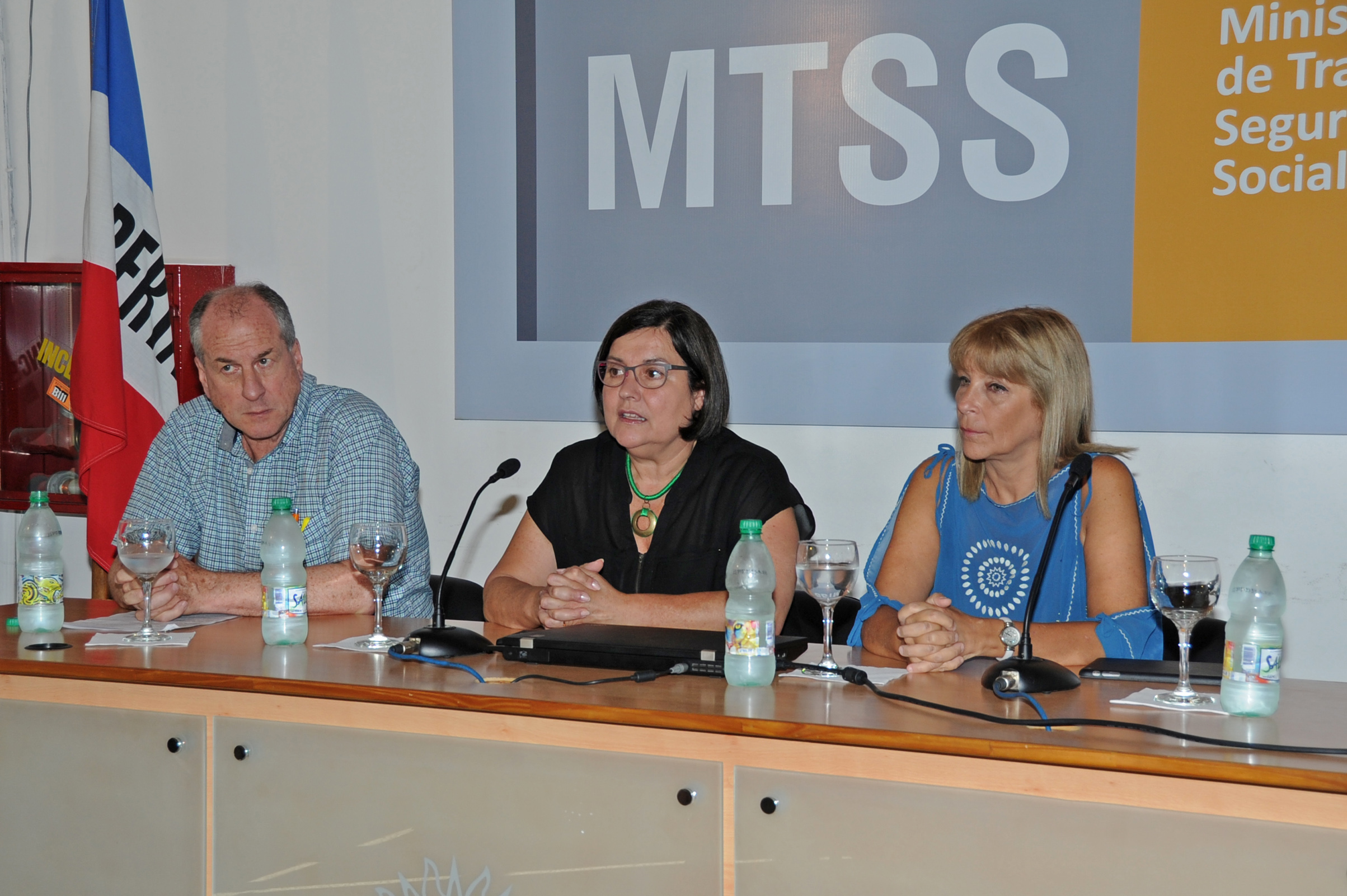 Mesa de autoridades integrada por ministro Ernesto Murro, la consejera del Codicen, Laura Motta, y directora del CES, Celsa Puente