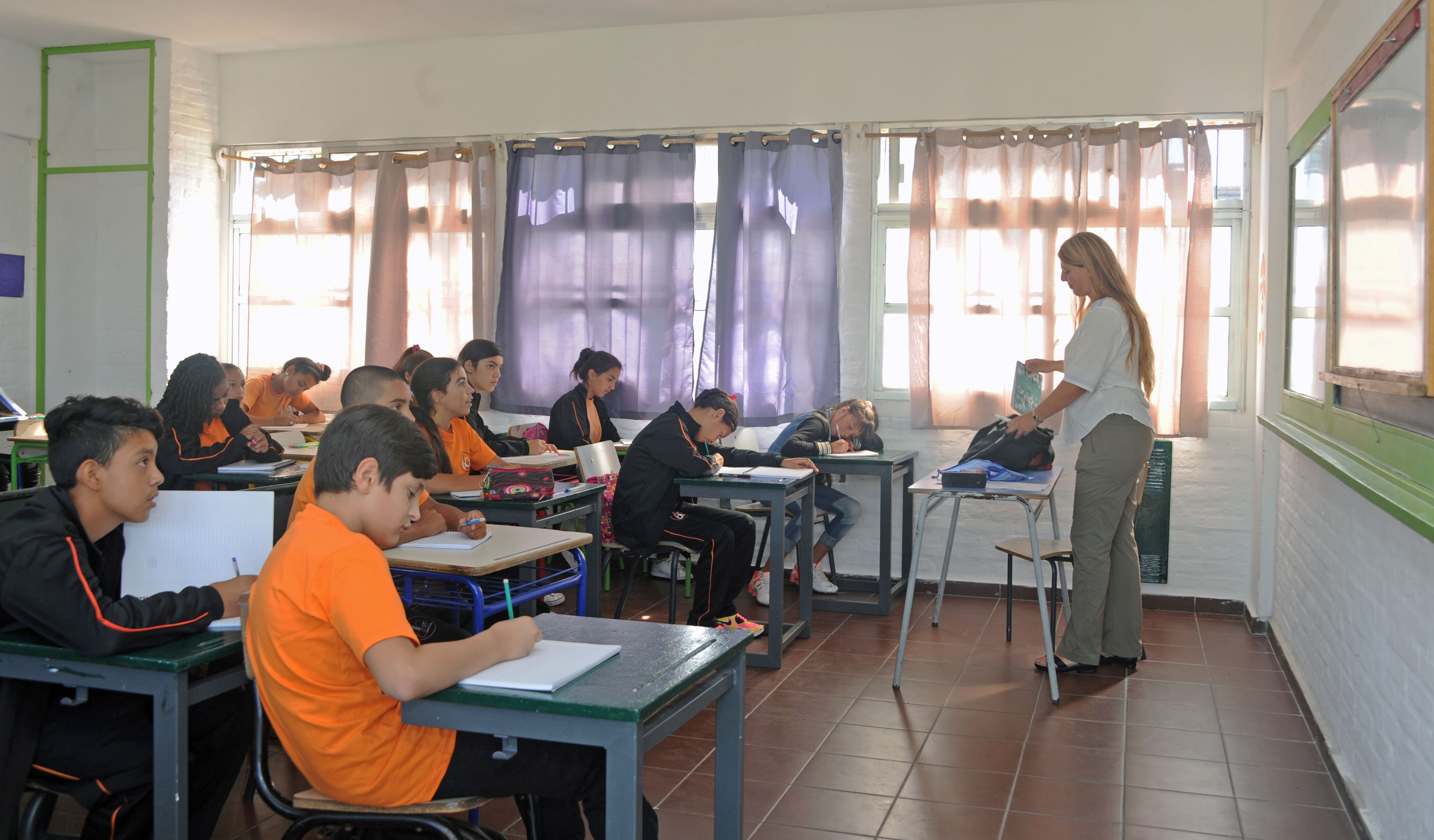 Clase en el Liceo N.° 60 Profesor Víctor Cayota