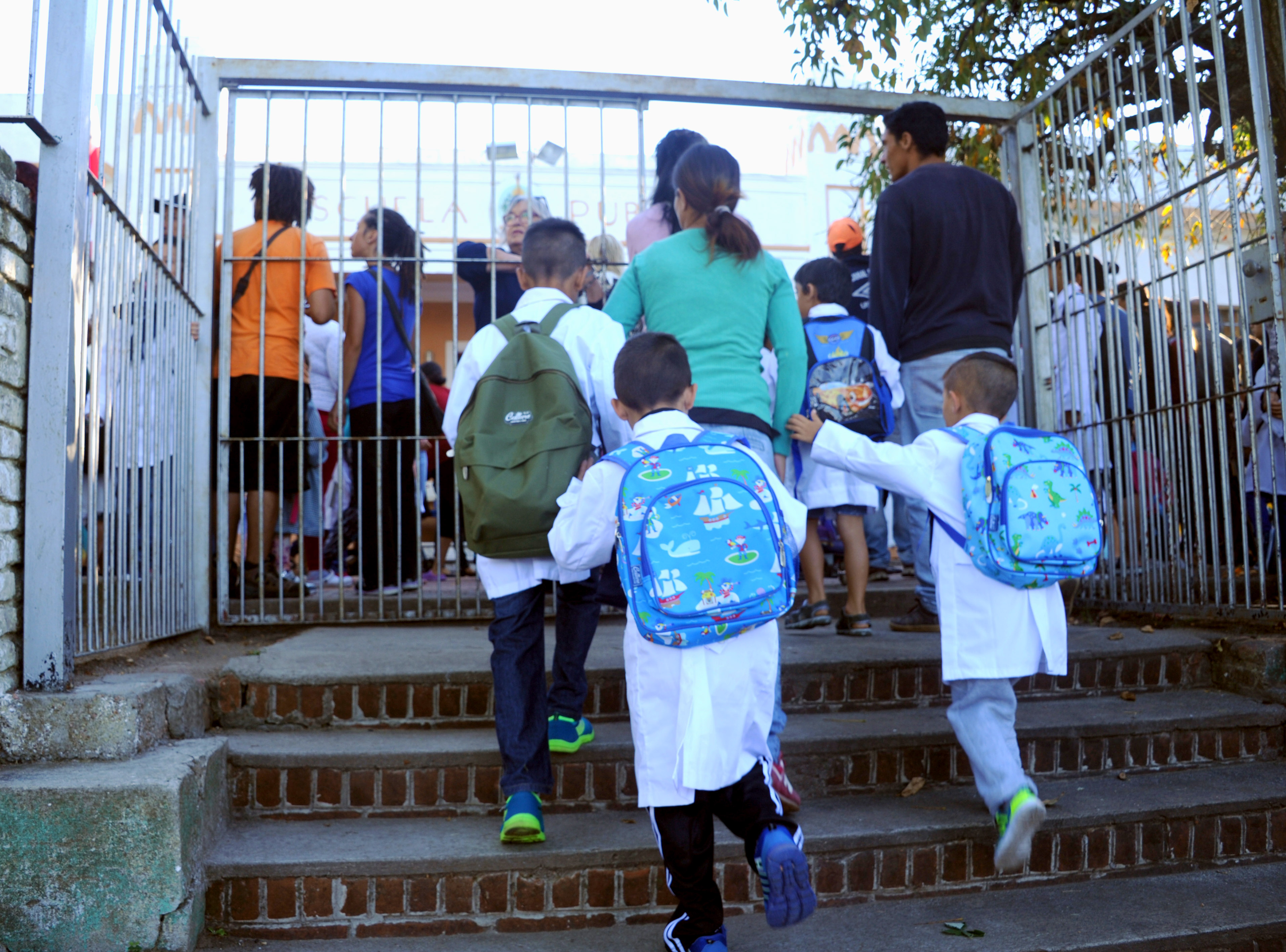 Escolares en su primer día de clase