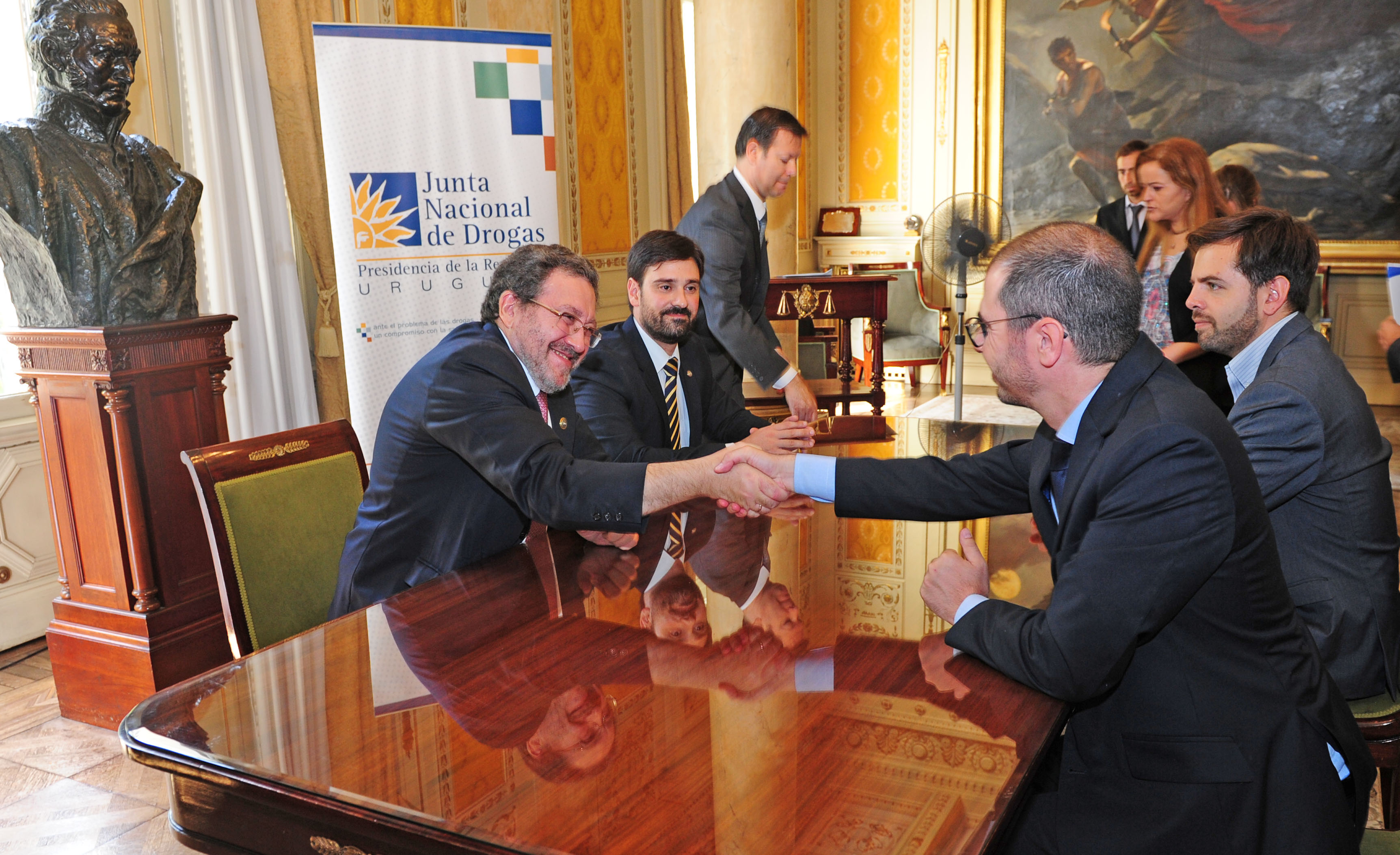 Jorge Chediak González y Juan Andrés Roballo, acompañados por el Secretario de la SCJ, Gustavo Nicastro y Secretario General de la JND, Diego Olivera