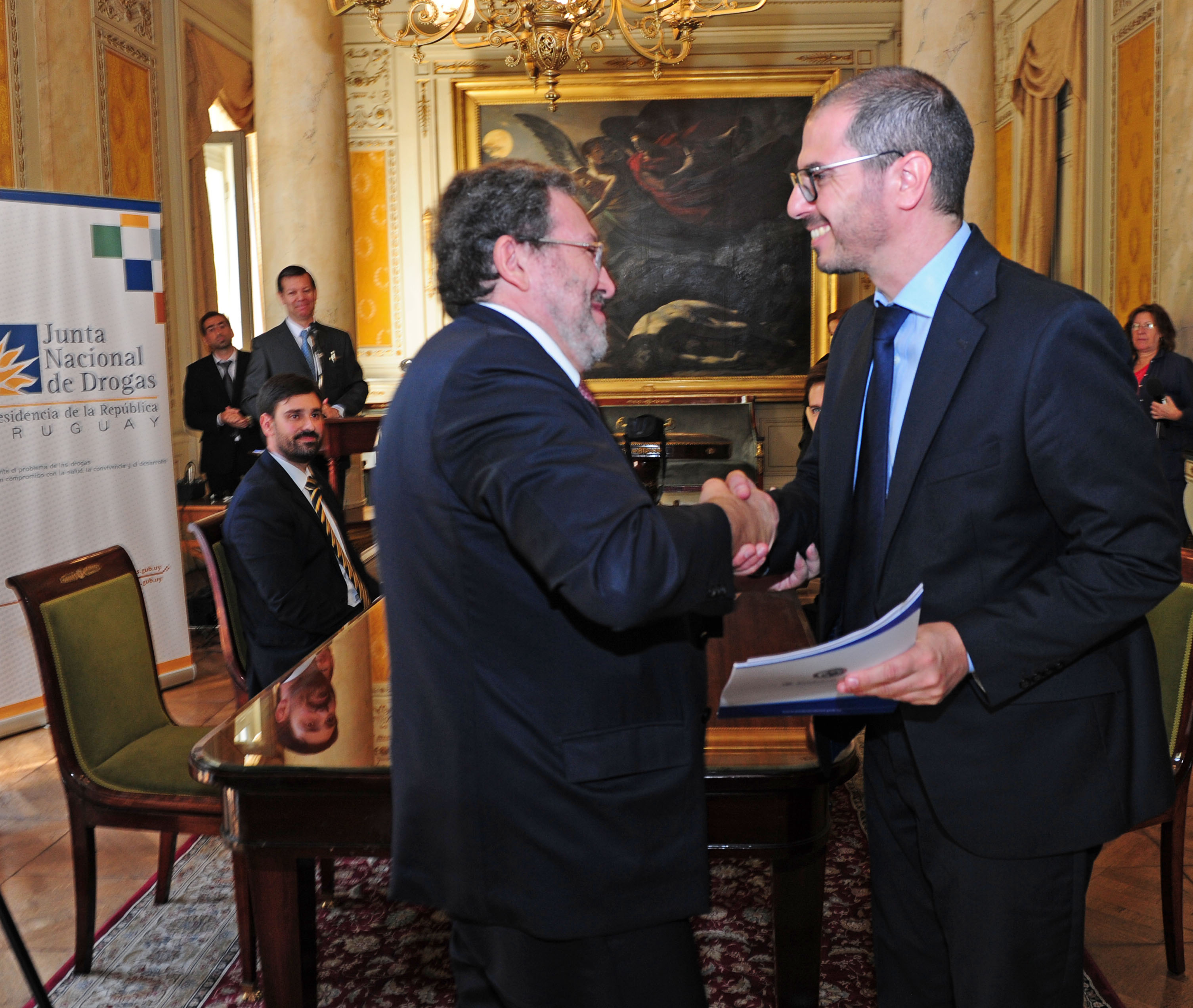 Jorge Chediak González y Juan Andrés Roballo se saludan