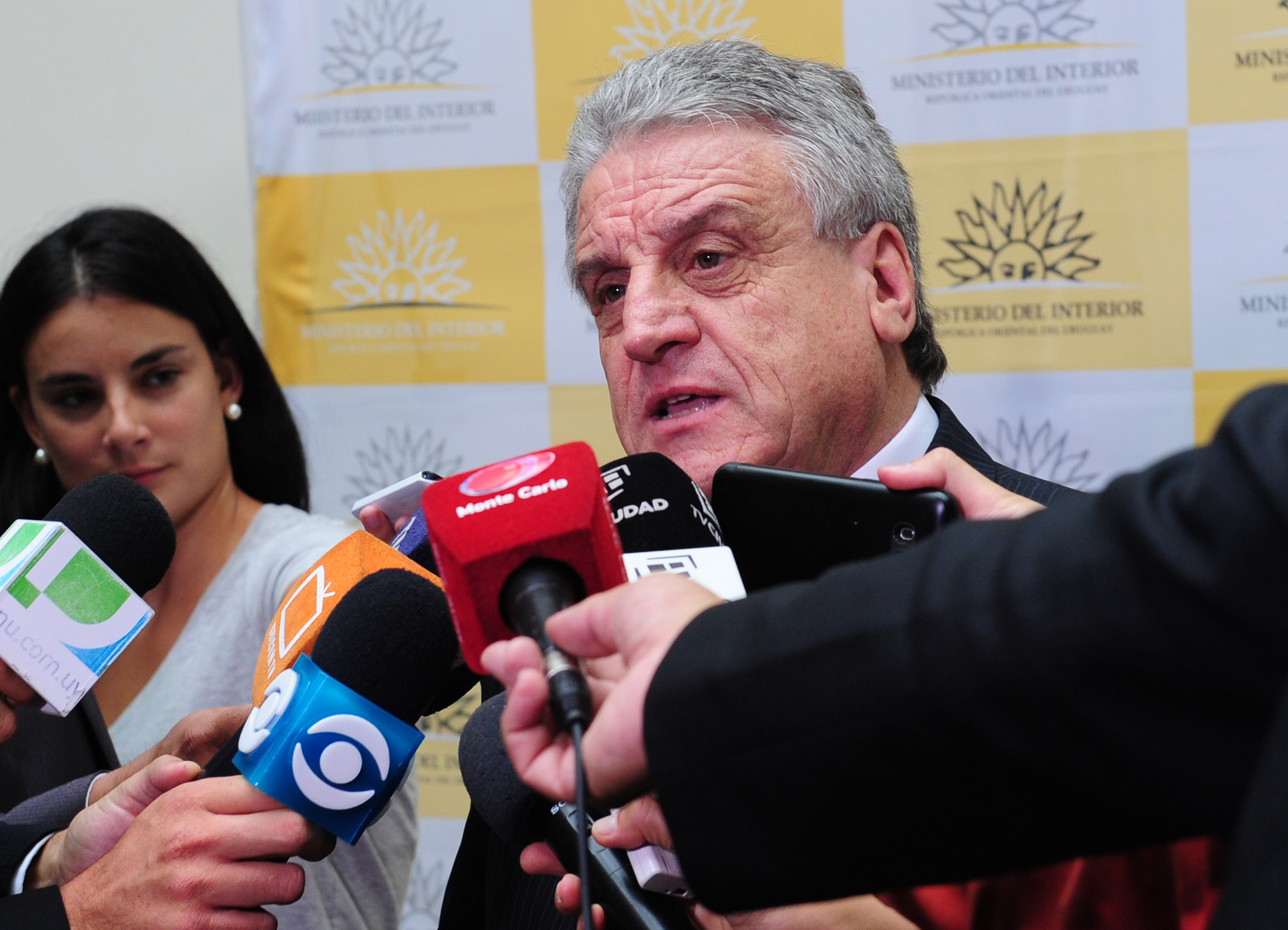 Alberto Scavarelli, haciendo declaraciones a la prensa