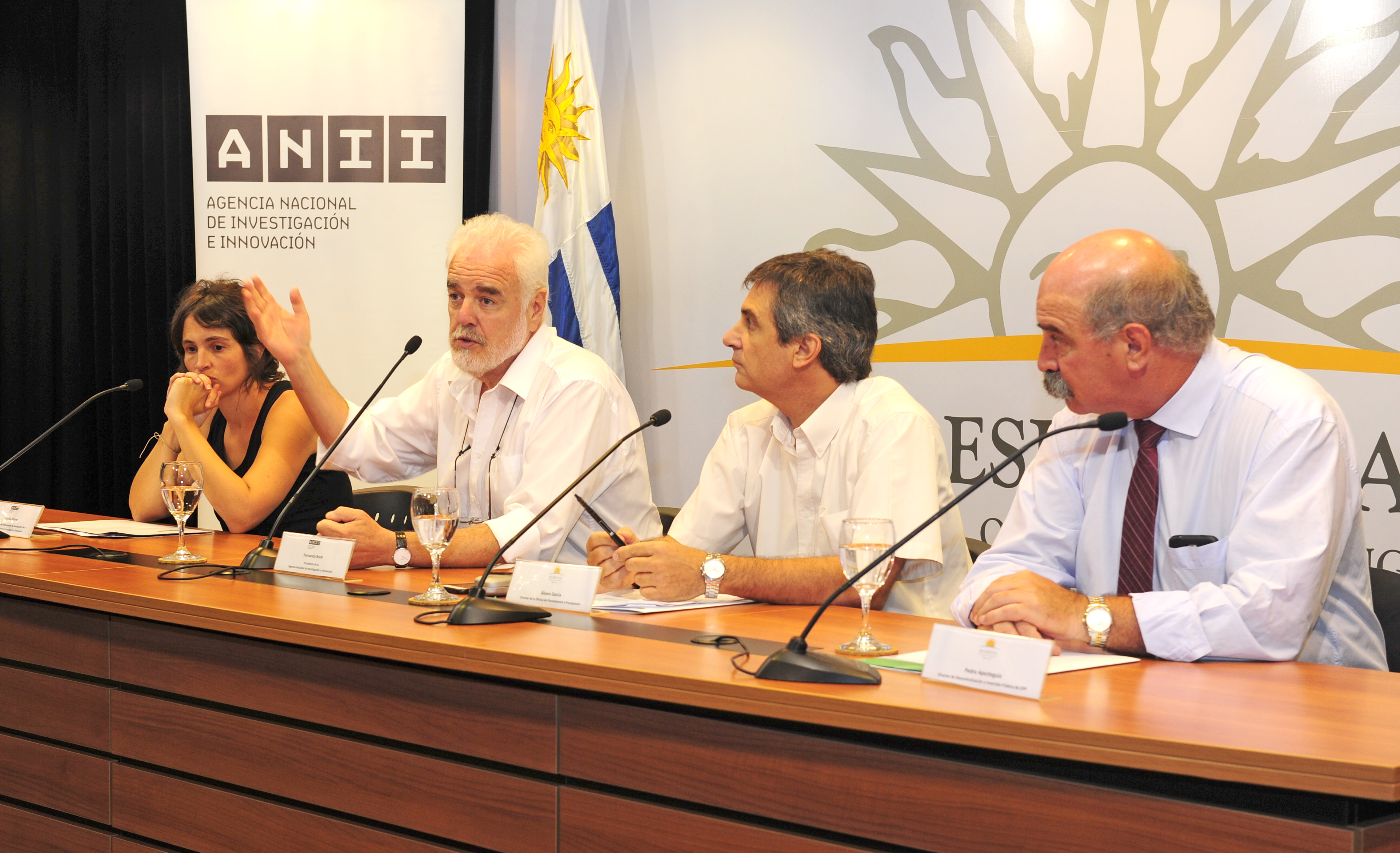 Cinthia Álvarez, presidente de ANII, Fernando Brum, director de OPP, Álvaro García y director de Descentralización de OPP Pedro Apesteguía,