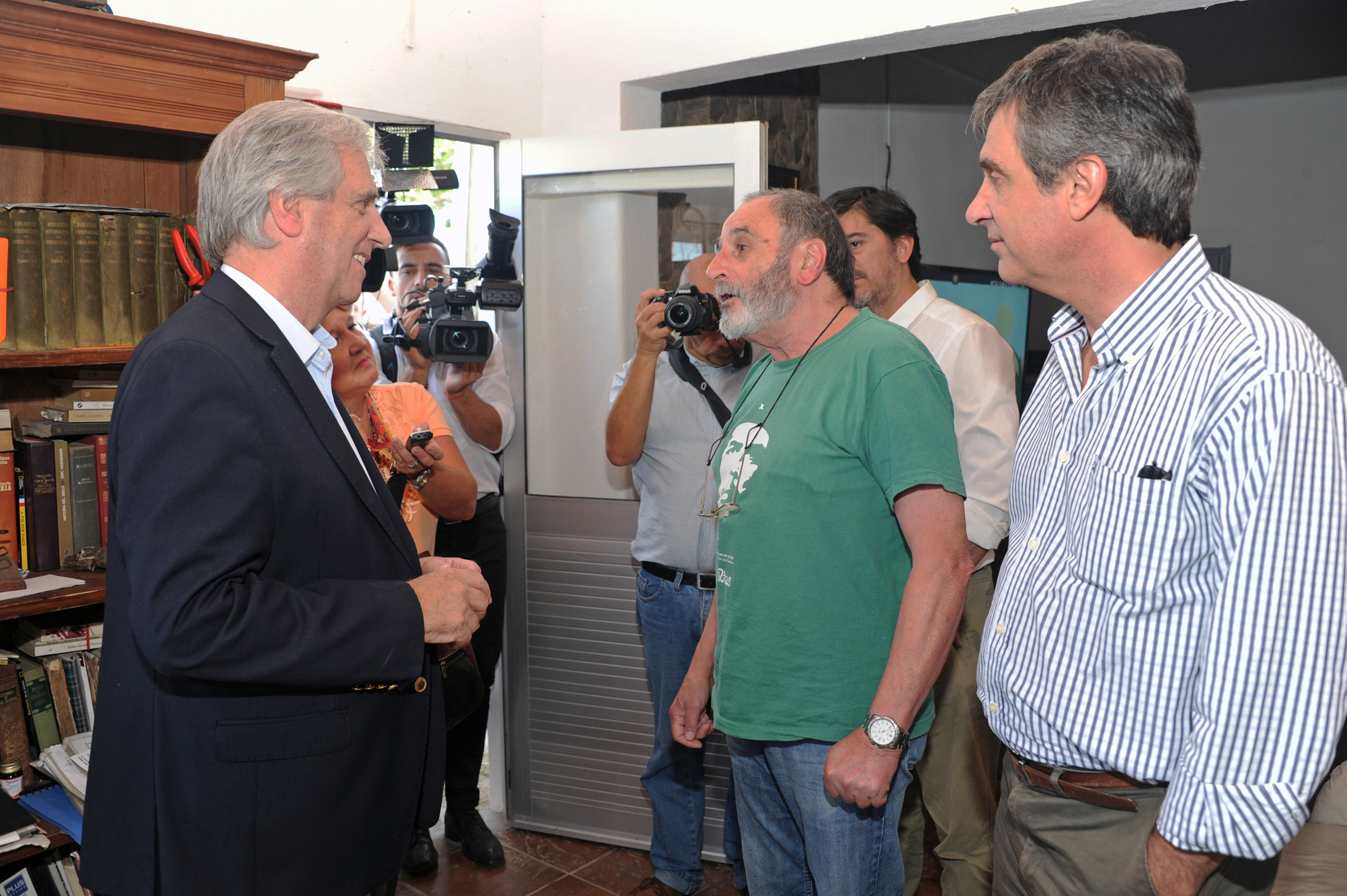 Vázquez junto al músico Gastón Ciarlo, Dino, quien lo recibió en su nueva casa, ya que la anterior fue destruída por el tornado