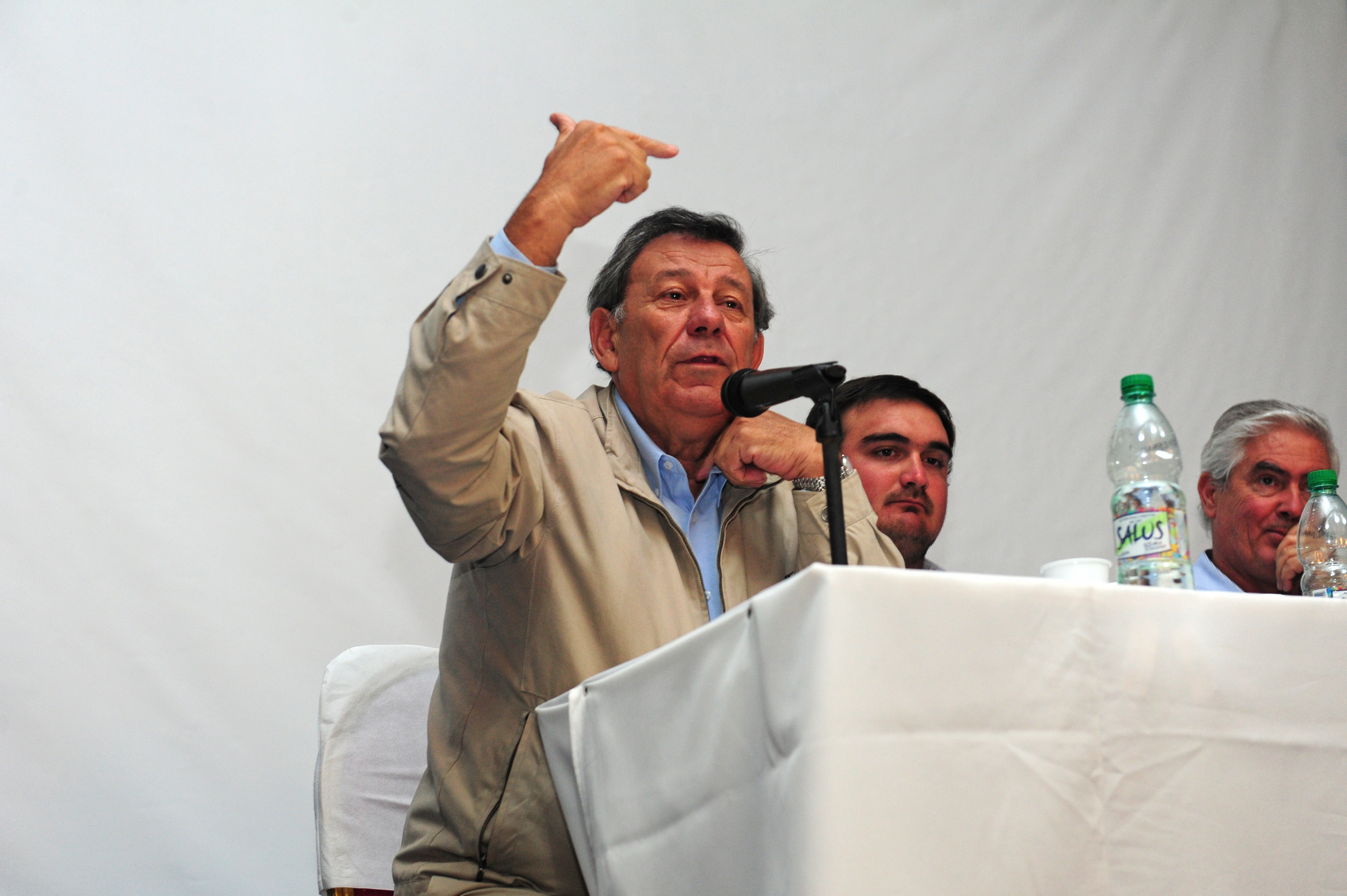 Canciller Rodolfo Nin Novoa, haciendo uso de la palabra durante la ceremonia de inauguración