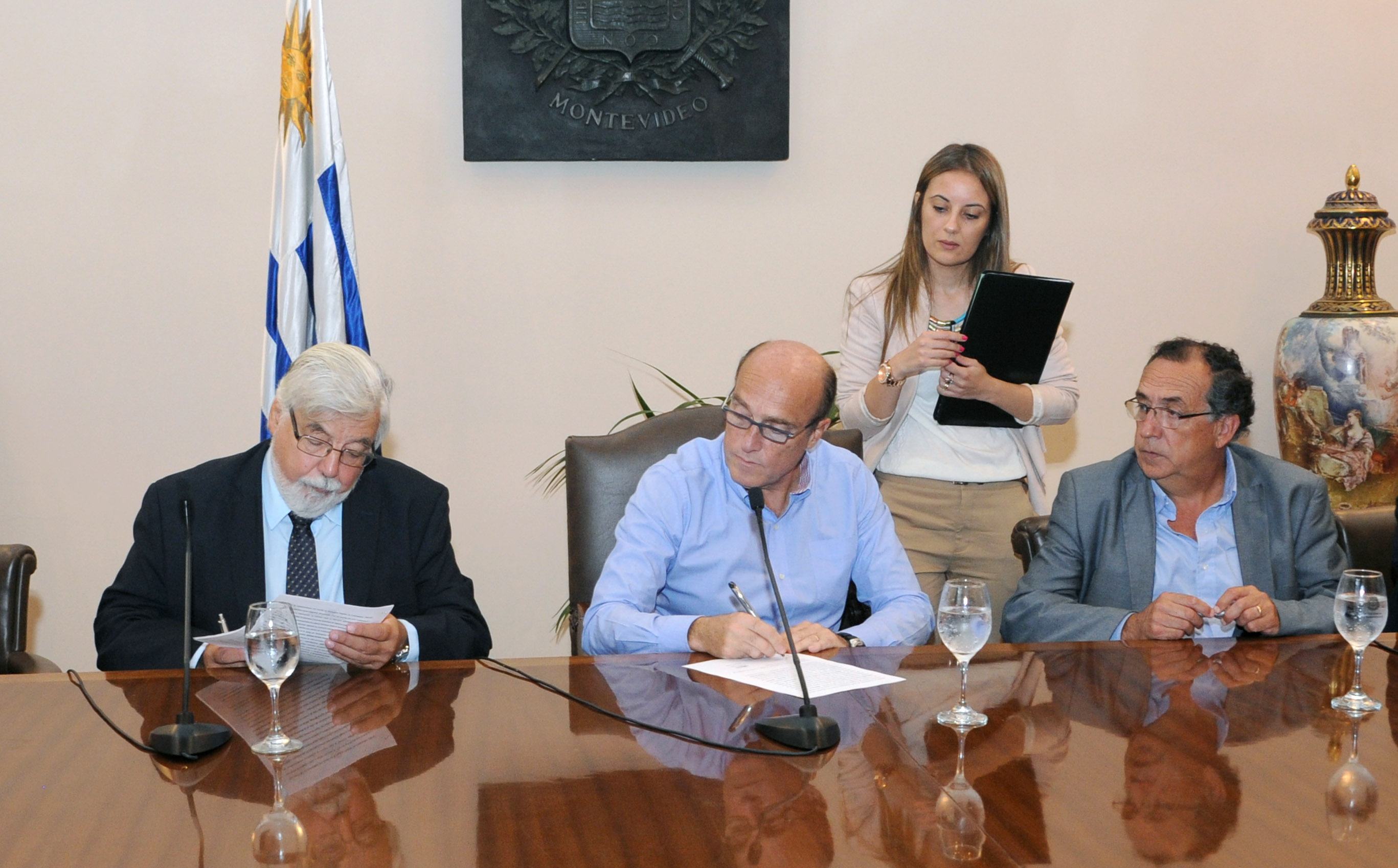 Firma de convenio entre el Ministerio del Interior y la Intendencia de Montevideo