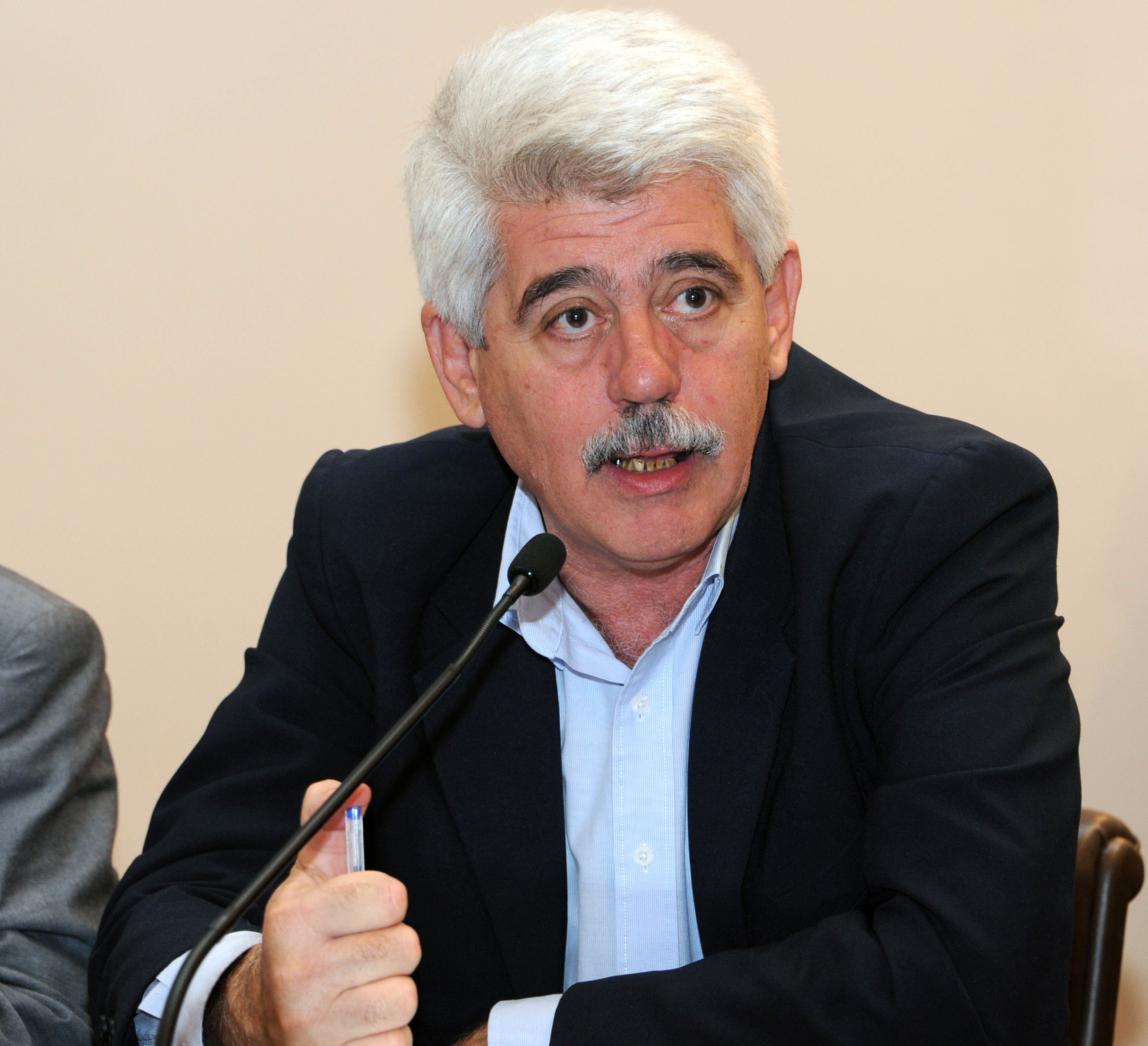Director de Gestión Humana y Recursos Materiales, Eduardo Brenta