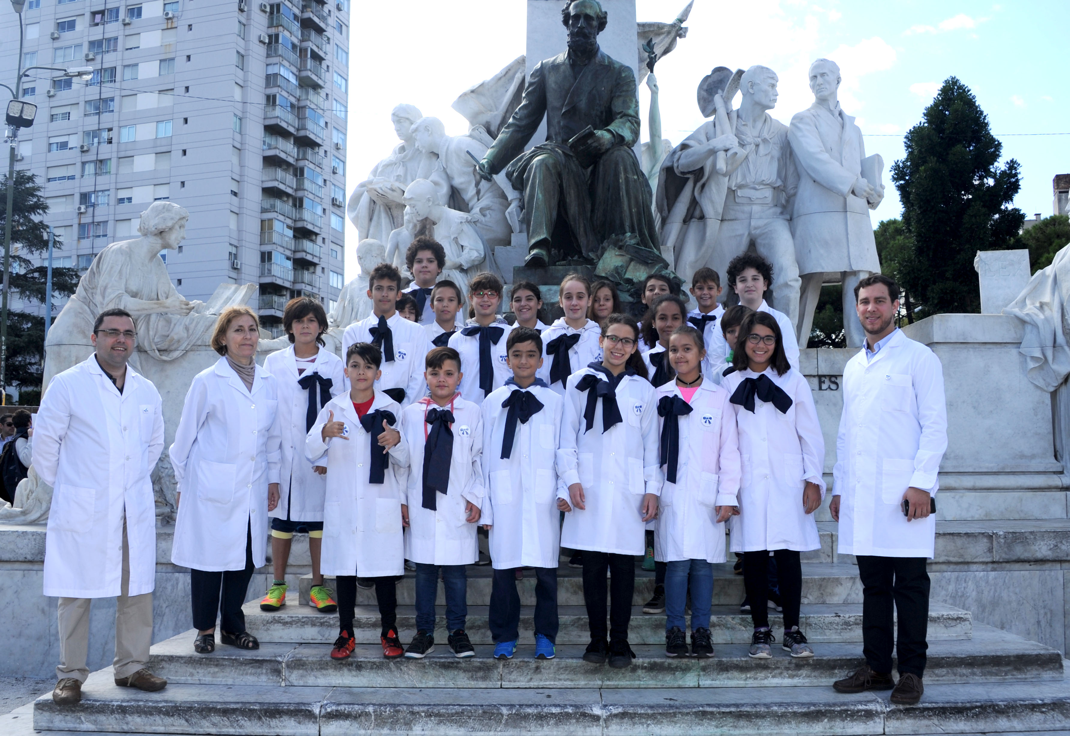 Escolares en la Plaza José Pedro Varela