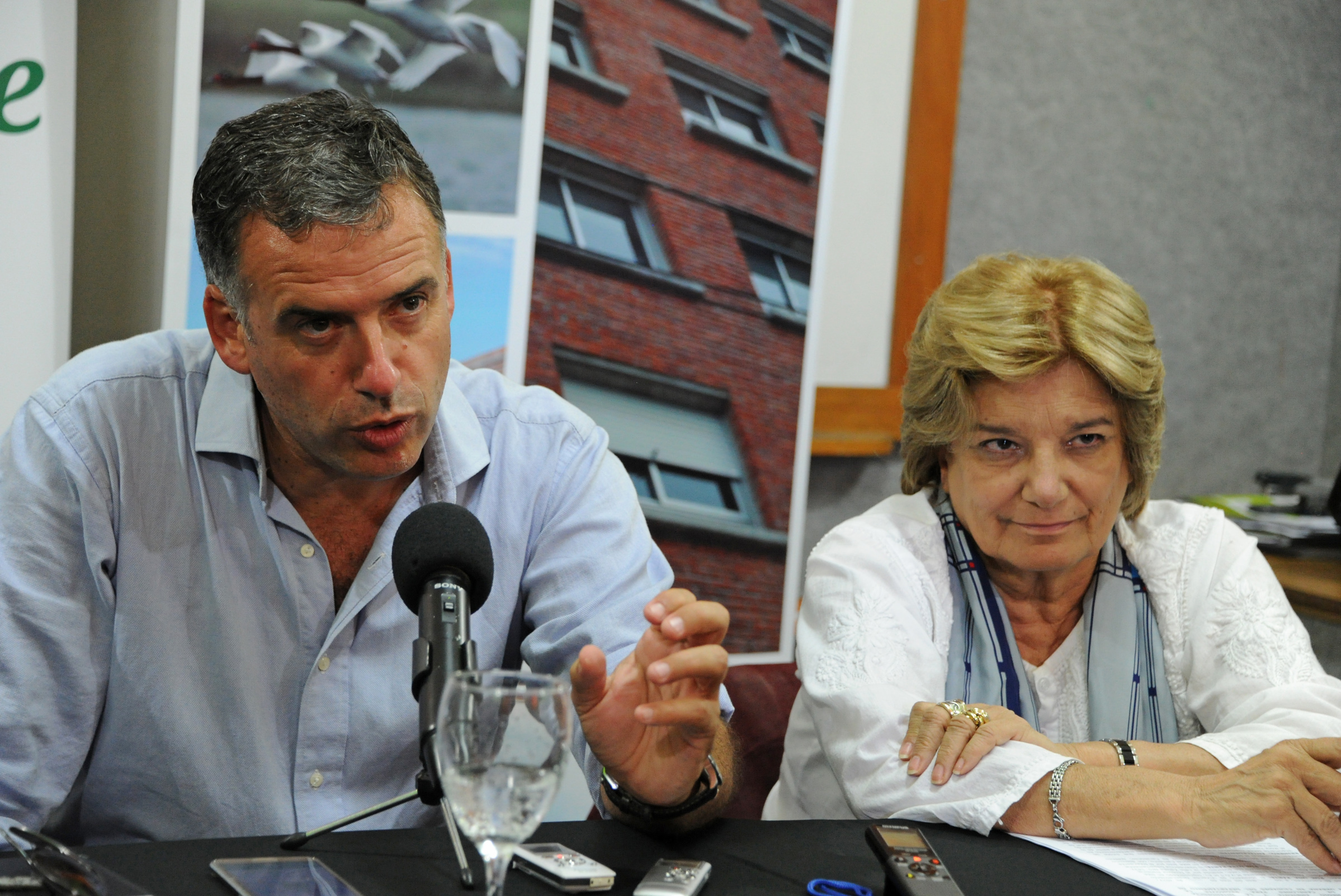 Ministra Eneida de León con intendente de Canelones, Yamandú Orsi