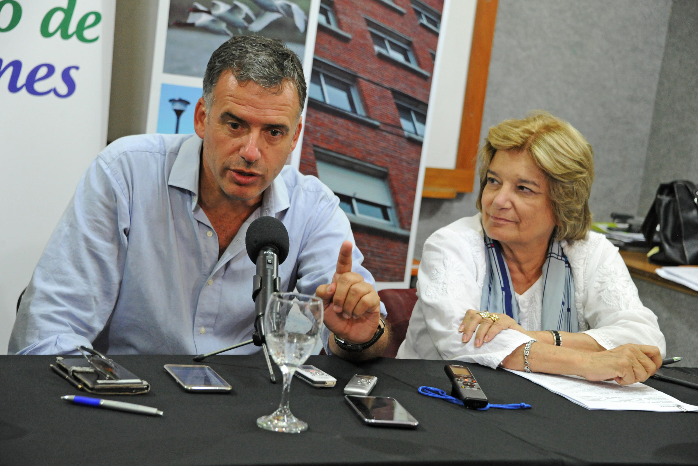 Ministra Eneida de León con intendente de Canelones, Yamandú Orsi